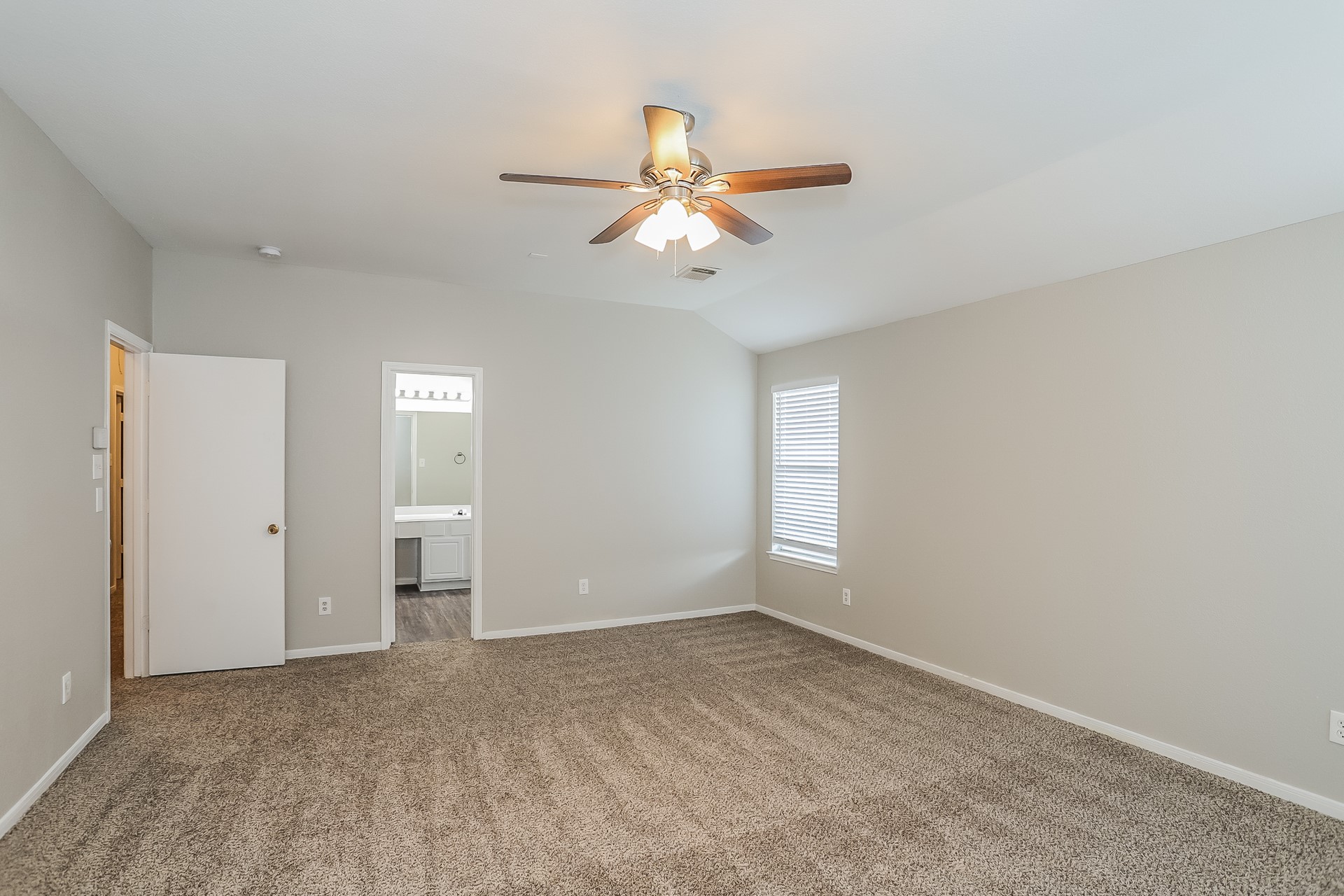 16318 Autumn Leigh Drive Property Photo 9
