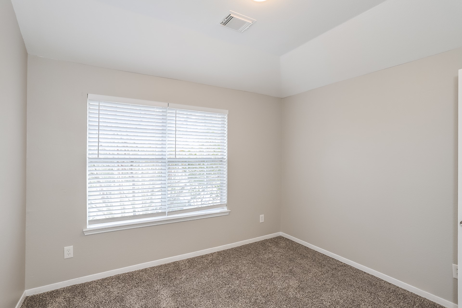 16318 Autumn Leigh Drive Property Photo 12