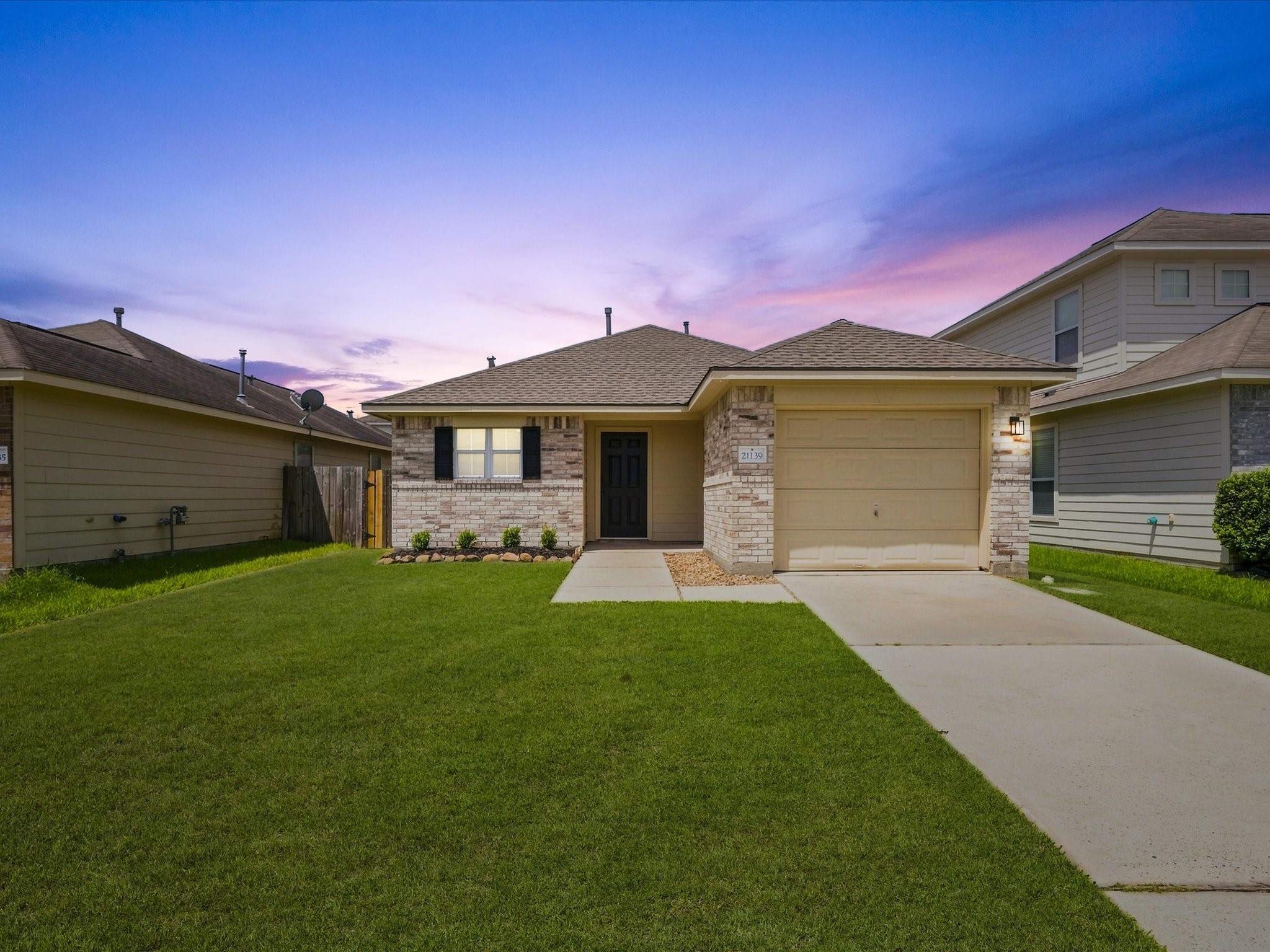 21139 Grandin Wood Court Property Photo 1