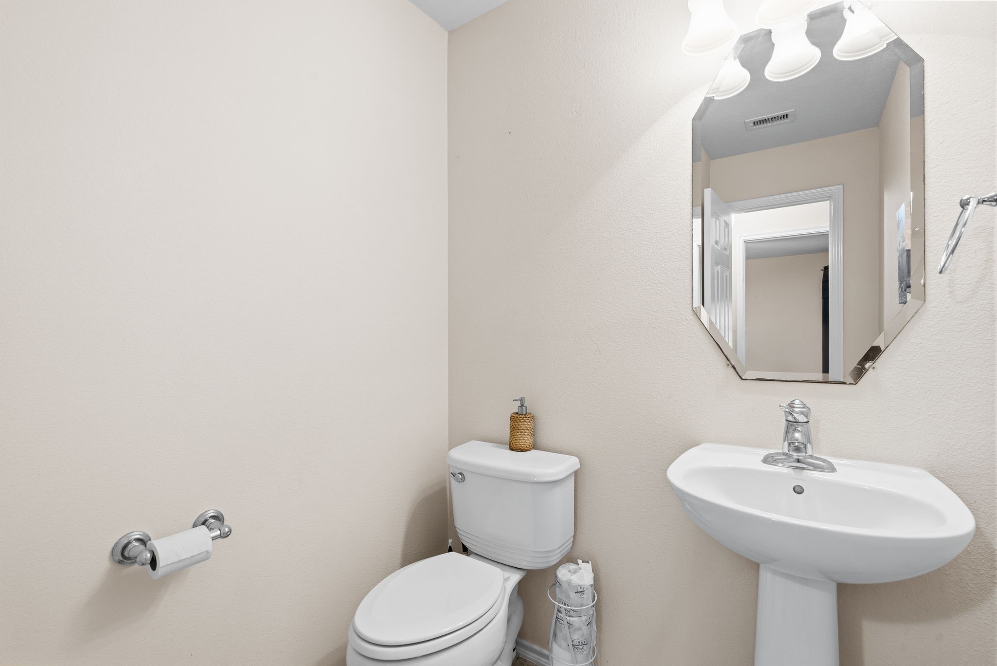 2712 Woodspring Acres Drive Property Photo 21