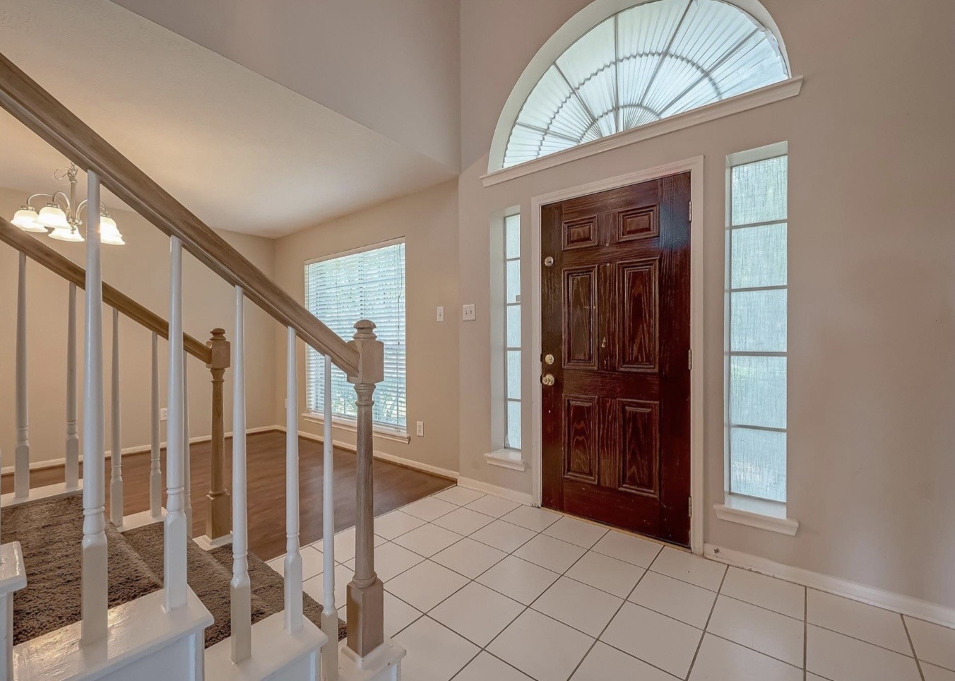 4914 Jaymar Drive Property Photo 2