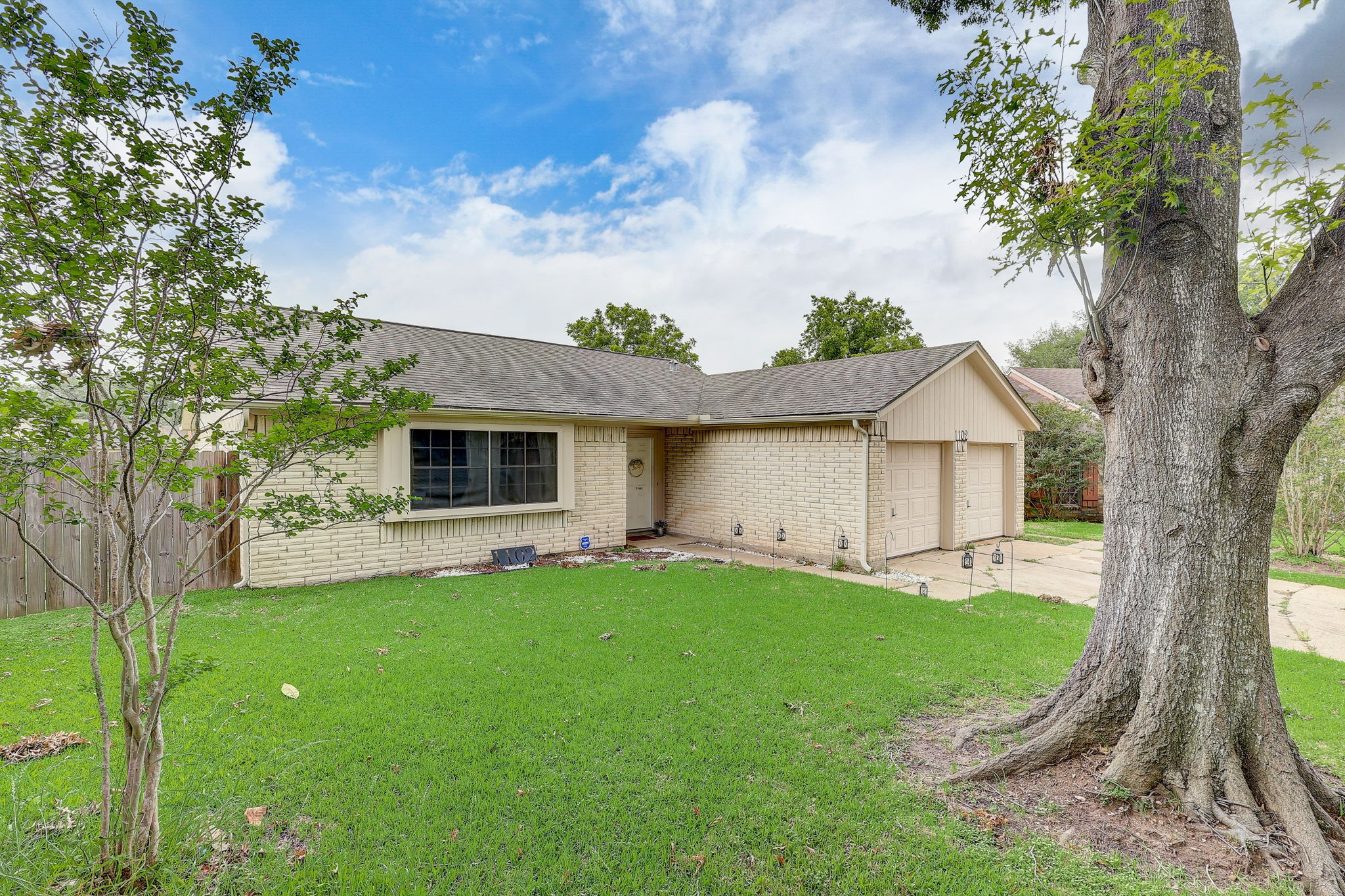 1102 Pecan Glen Drive Property Photo 1