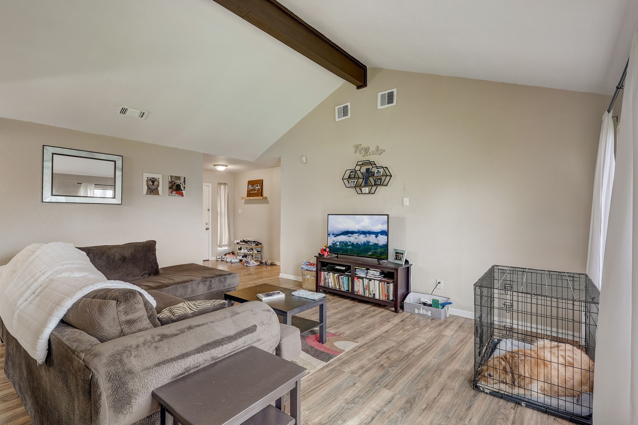 1102 Pecan Glen Drive Property Photo 7