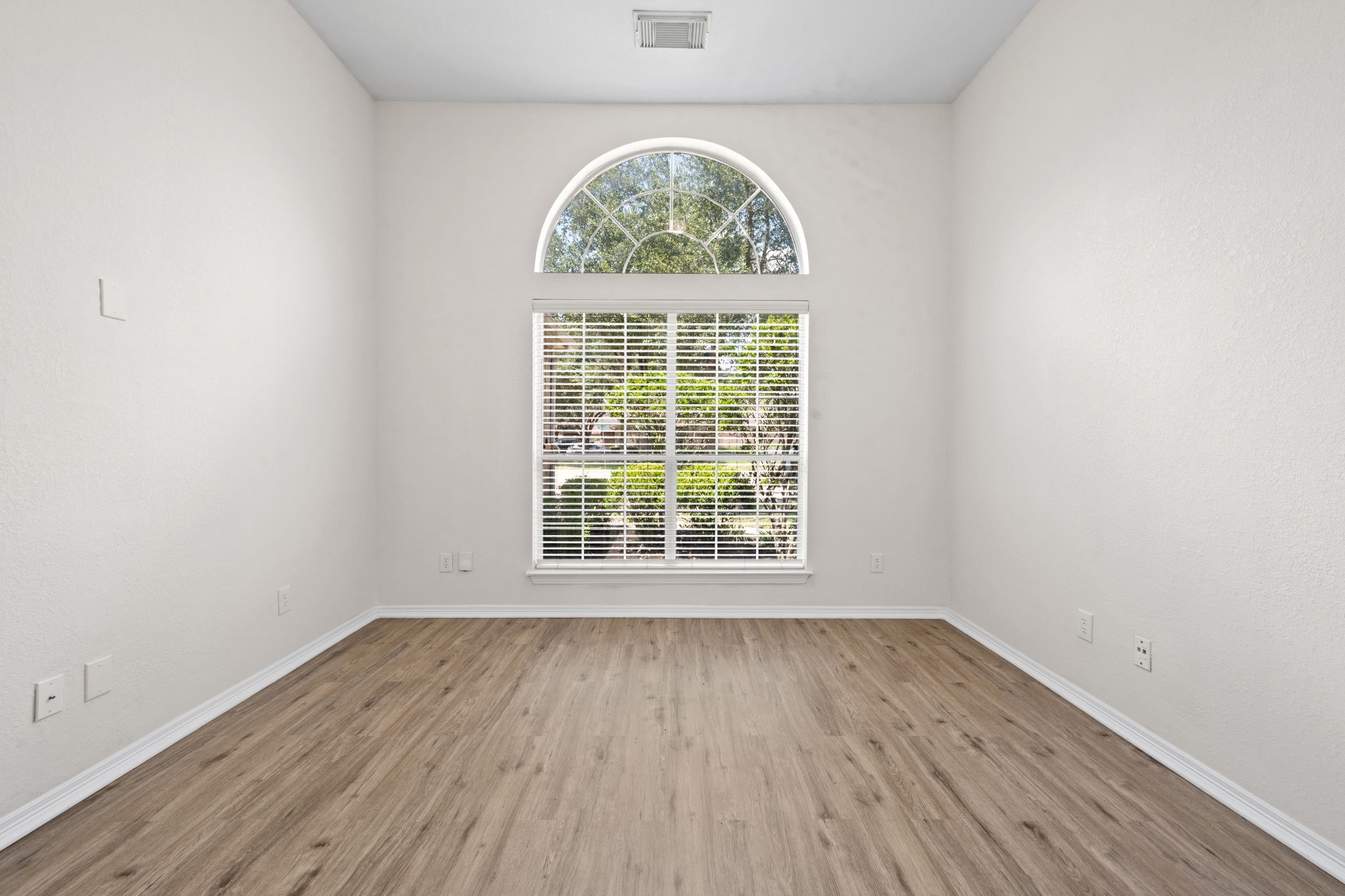 2909 Castleton Bay Lane Property Photo 9
