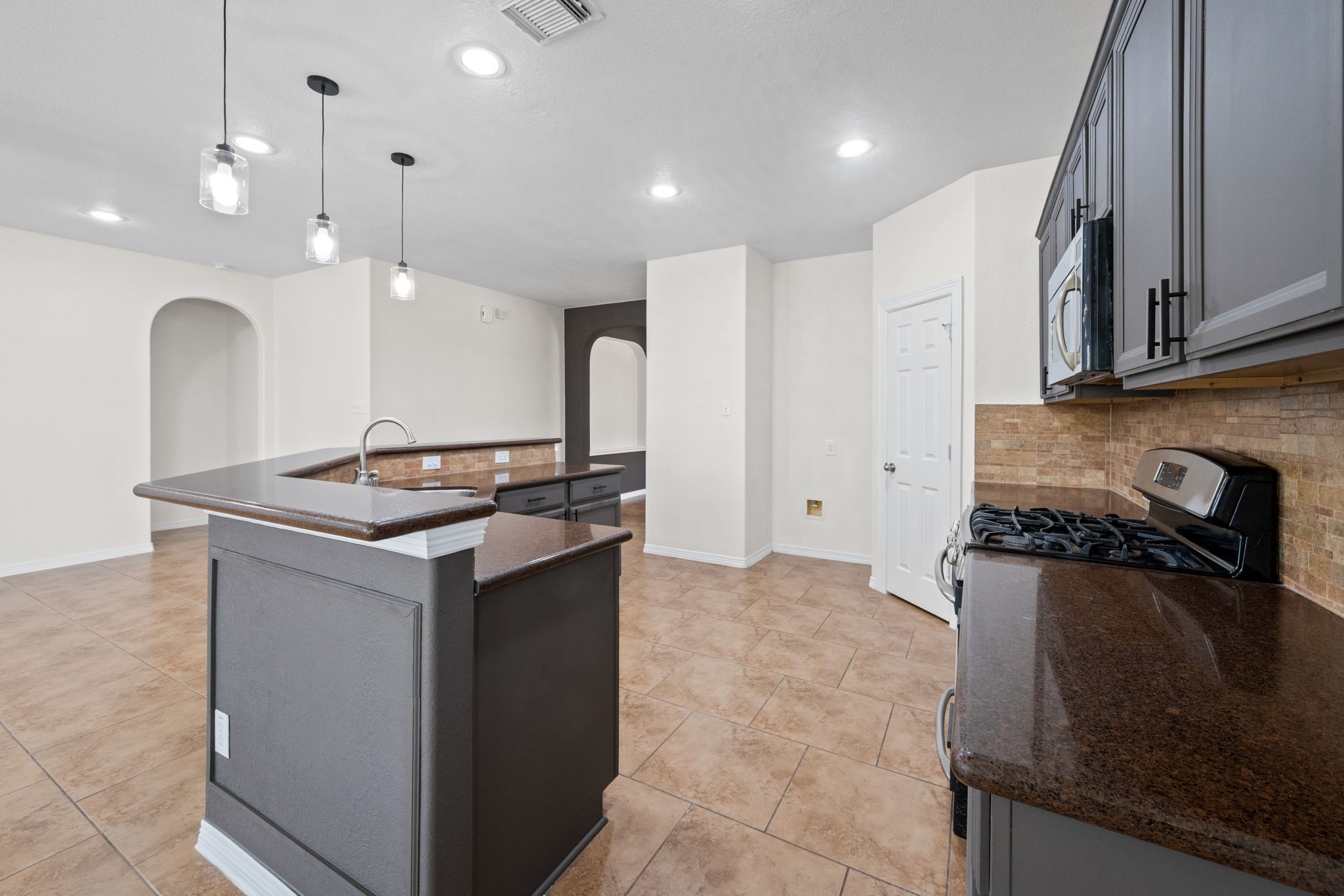 2909 Castleton Bay Lane Property Photo 14