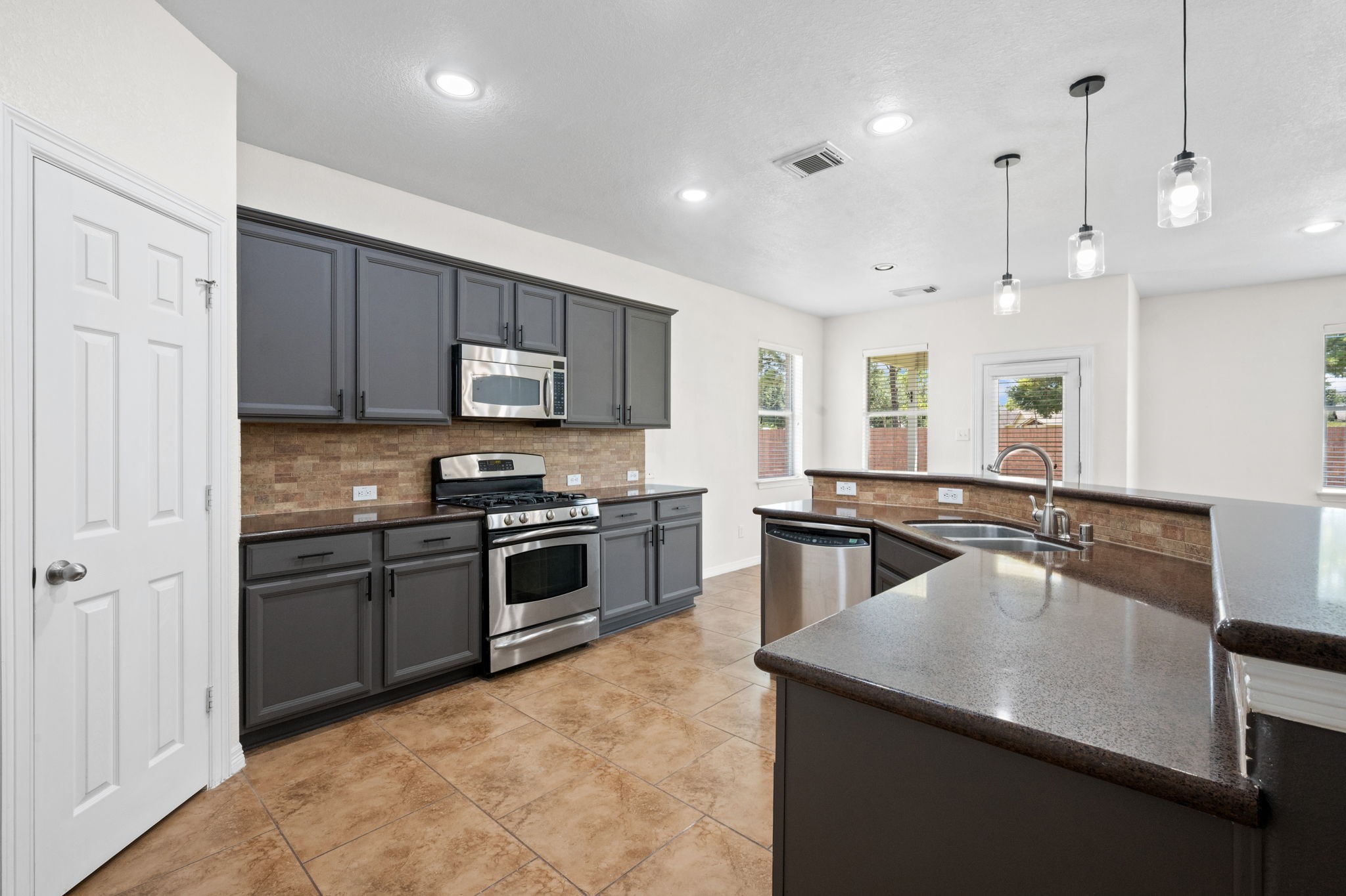 2909 Castleton Bay Lane Property Photo 15