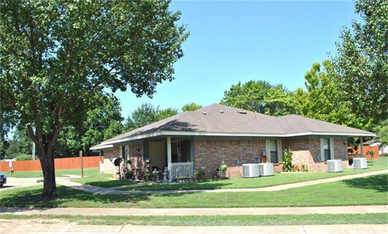 806 E Houston Street Property Photo 3