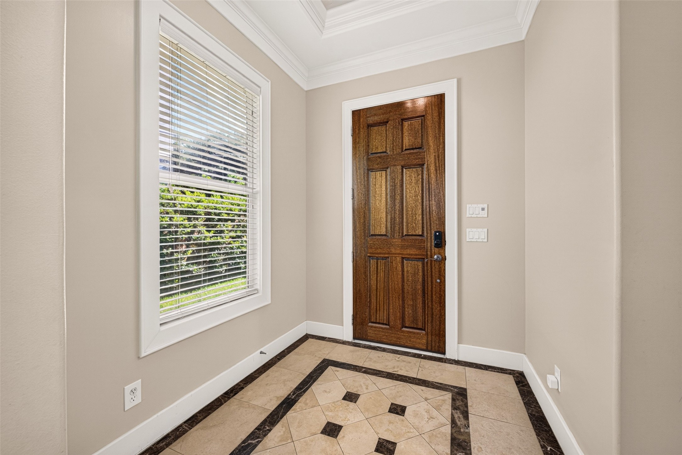 2816 Mcculloch Circle Property Photo 4