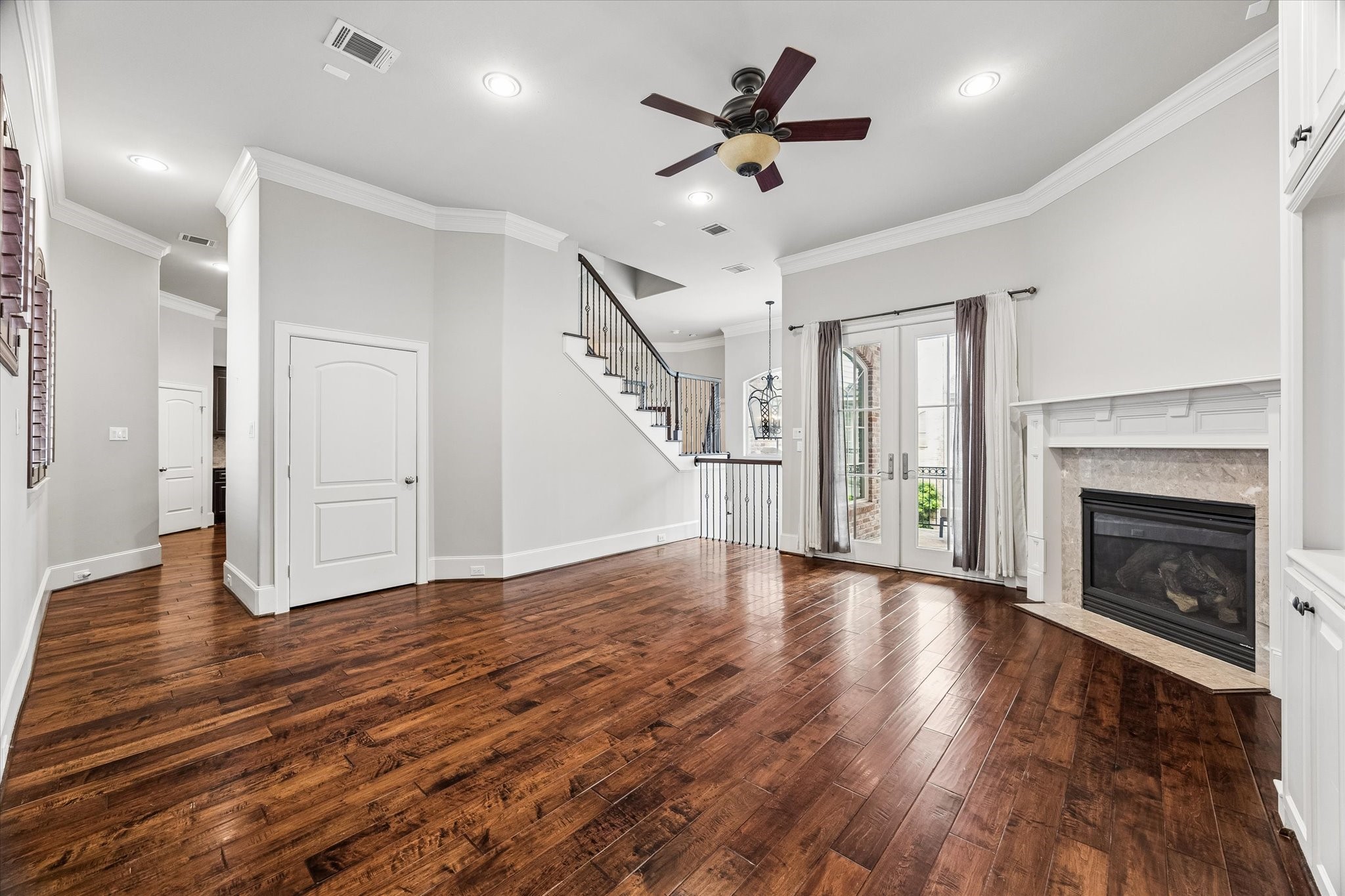 1901 Calumet Street Property Photo 7