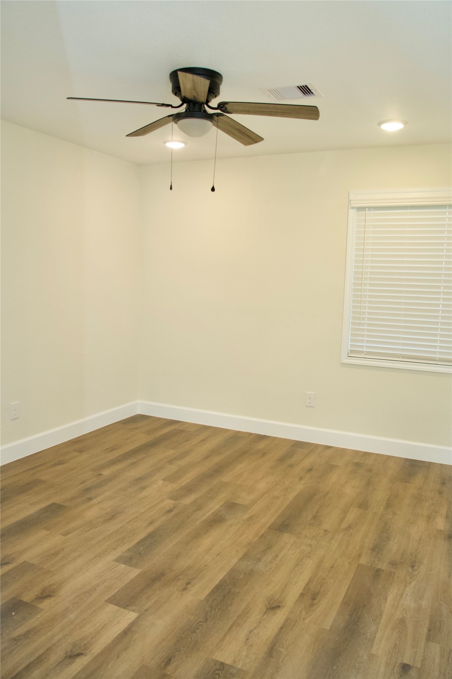 2405 Byron Avenue Property Photo 7