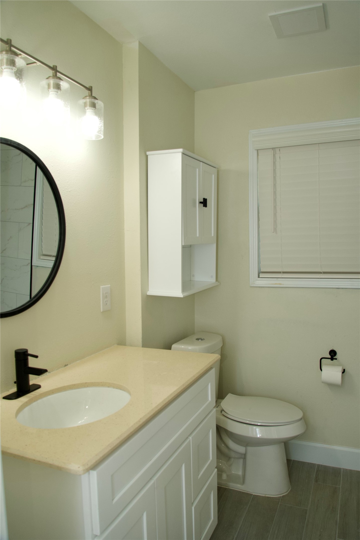 2405 Byron Avenue Property Photo 8