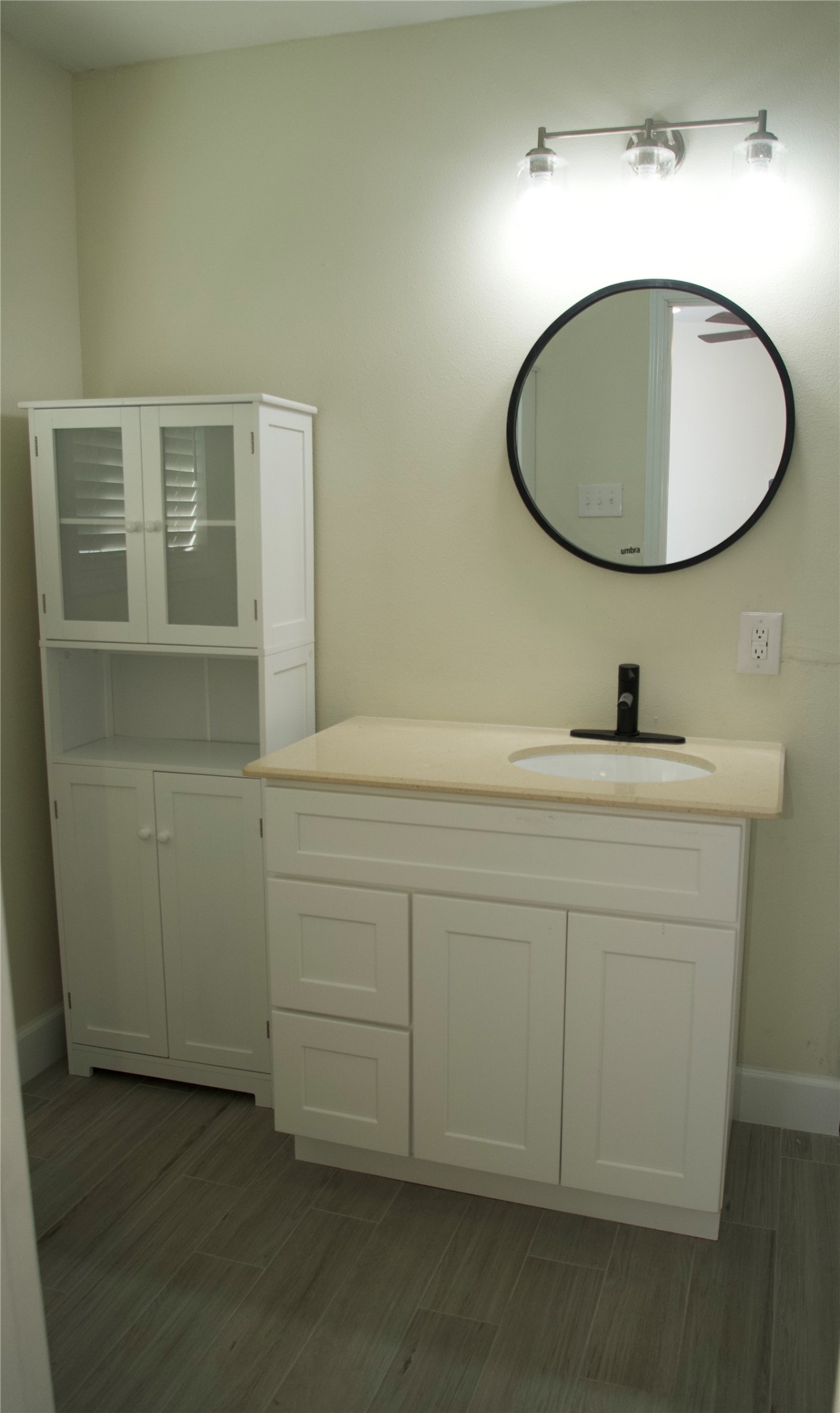 2405 Byron Avenue Property Photo 9