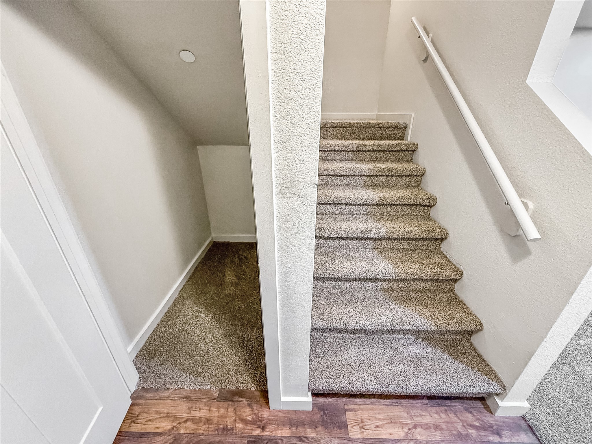 10535 Mills Road 4b Property Photo 6