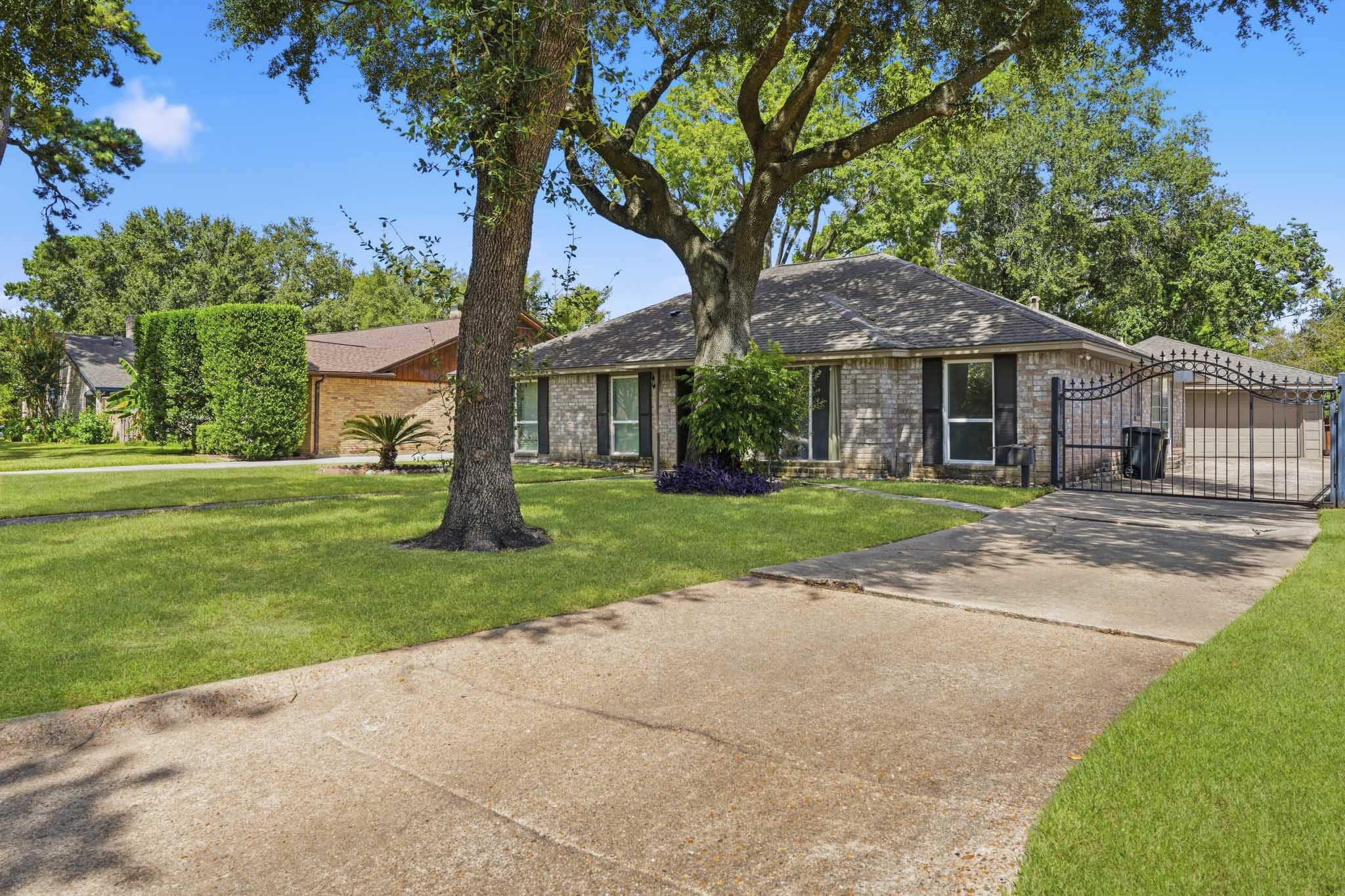 11810 Rowood Drive Property Photo 3