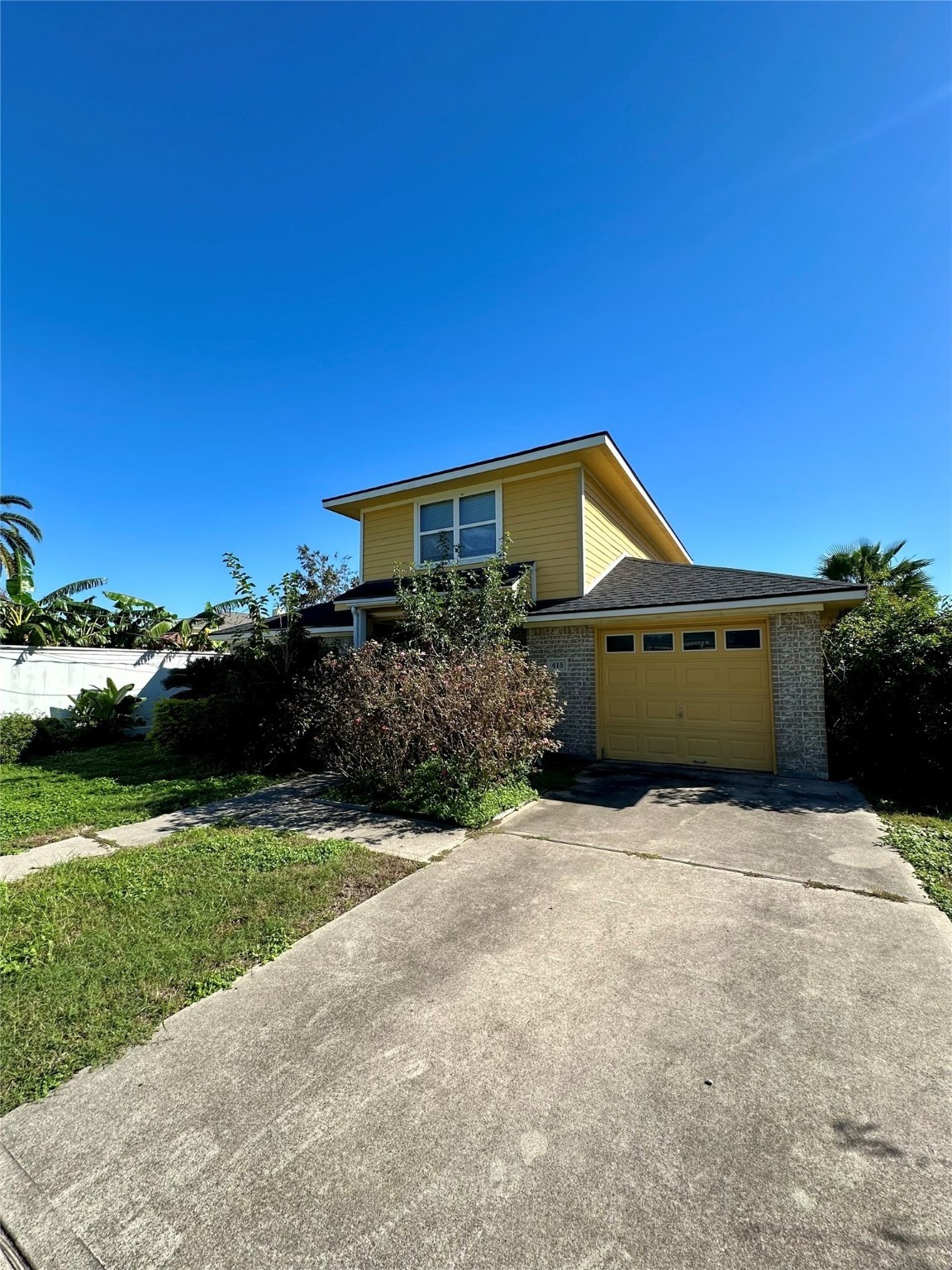 415 2nd Street Property Photo 2