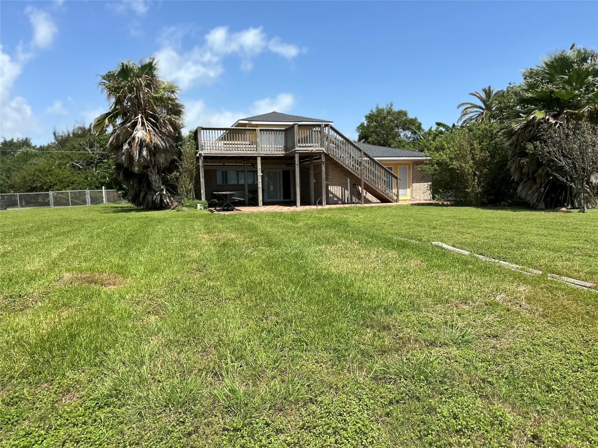 415 2nd Street Property Photo 5