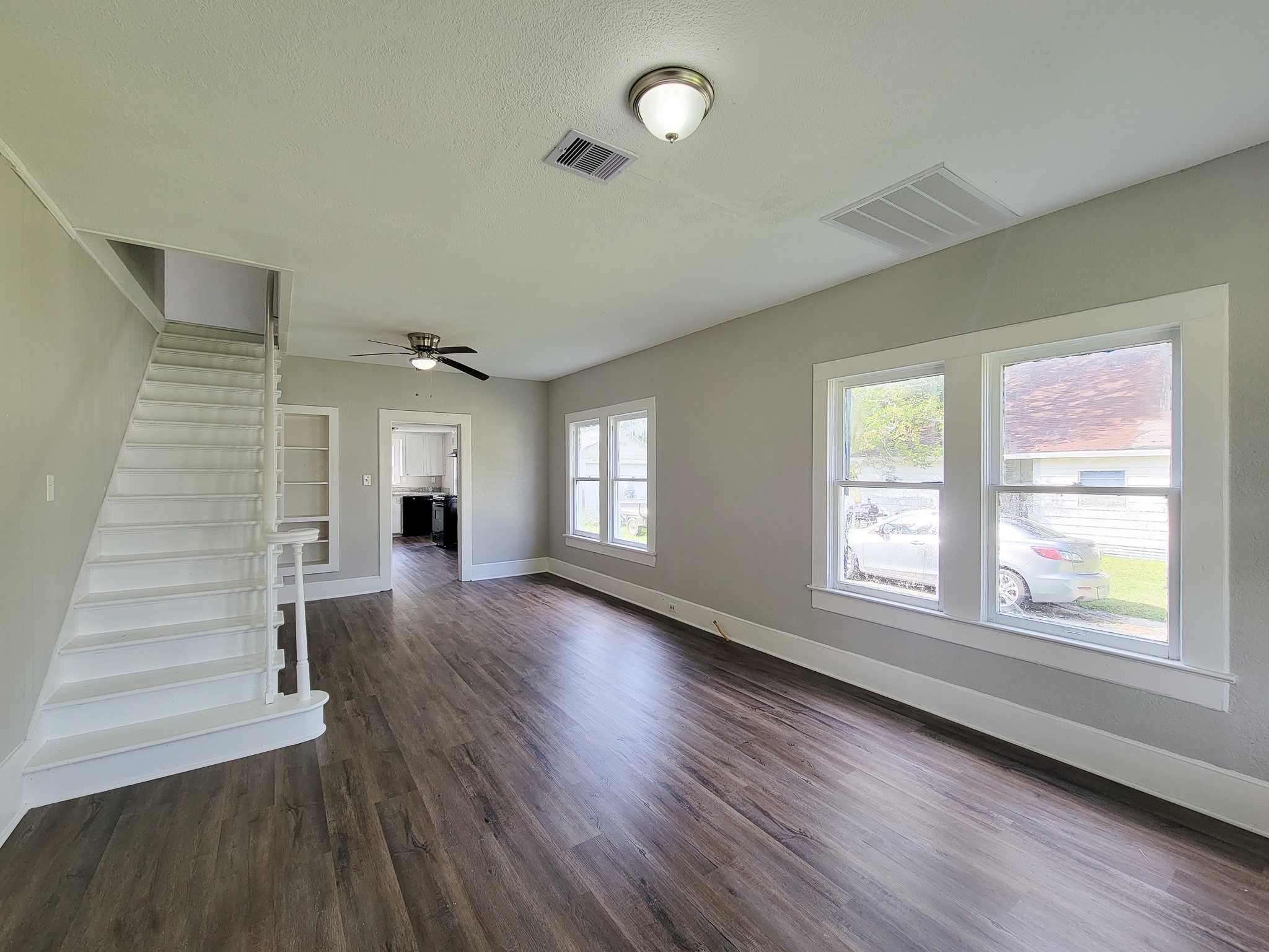 605 N Avenue A Property Photo 2