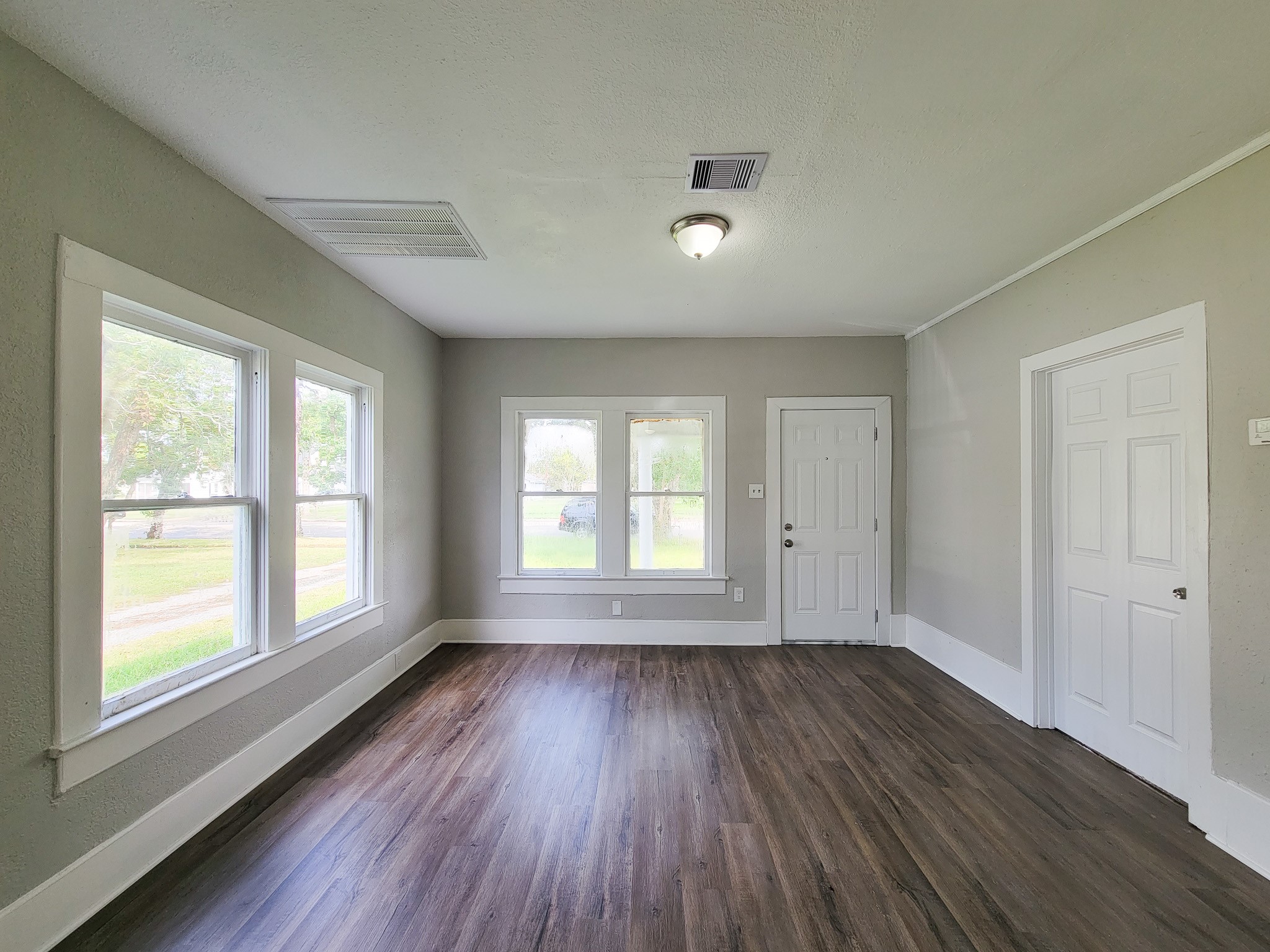 605 N Avenue A Property Photo 3