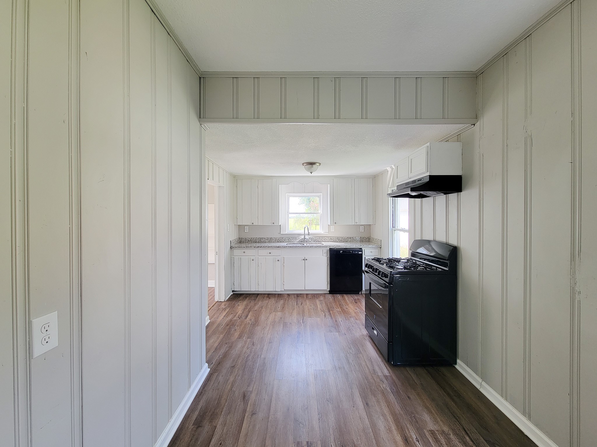 605 N Avenue A Property Photo 5
