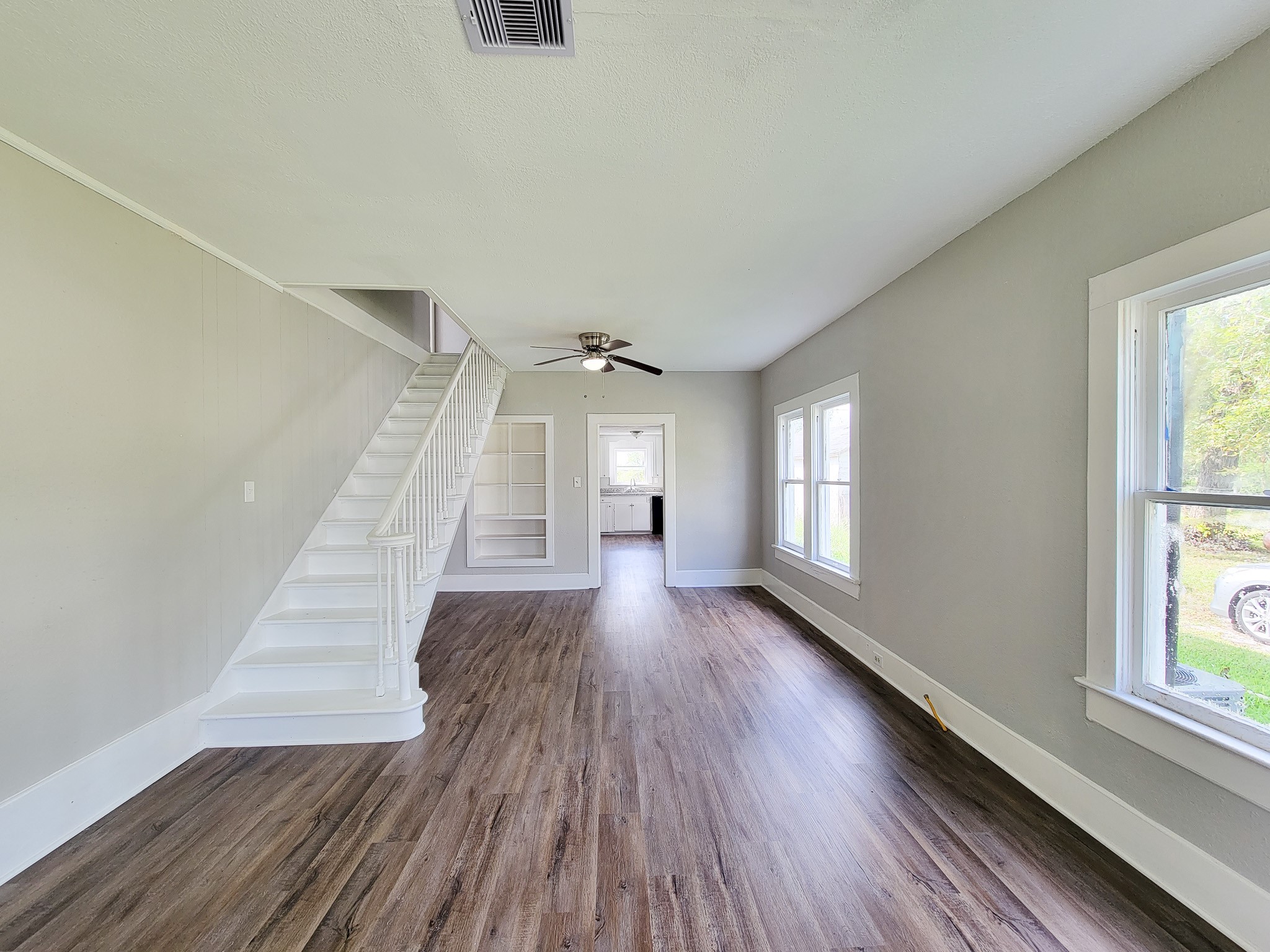 605 N Avenue A Property Photo 6