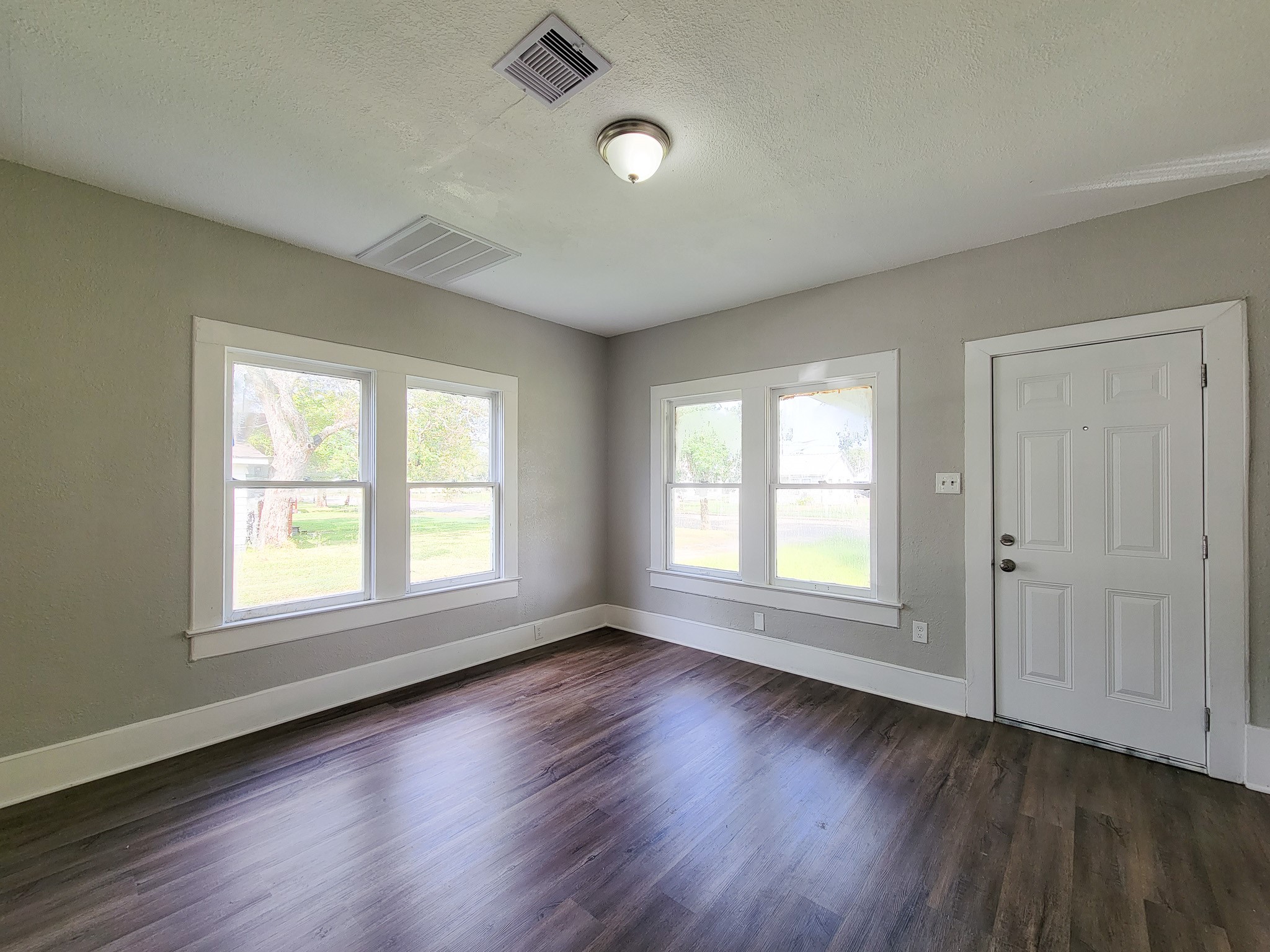 605 N Avenue A Property Photo 10