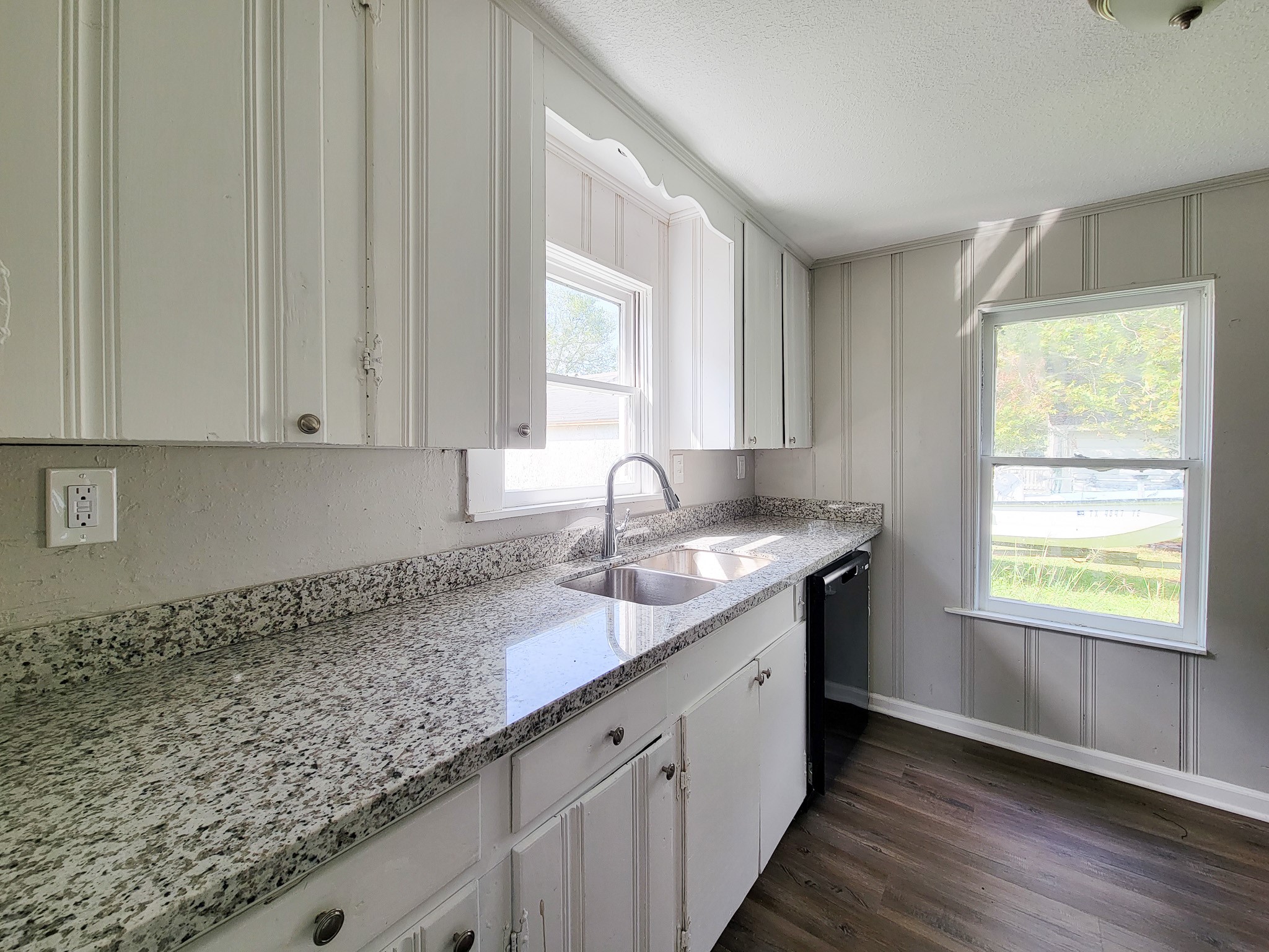 605 N Avenue A Property Photo 11
