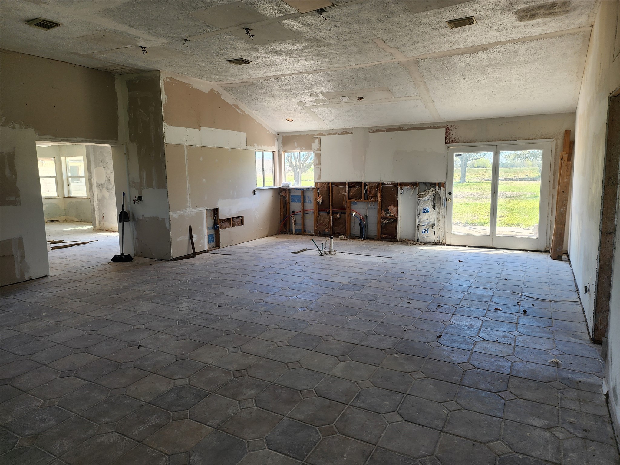1118 County Road 47 Property Photo 2