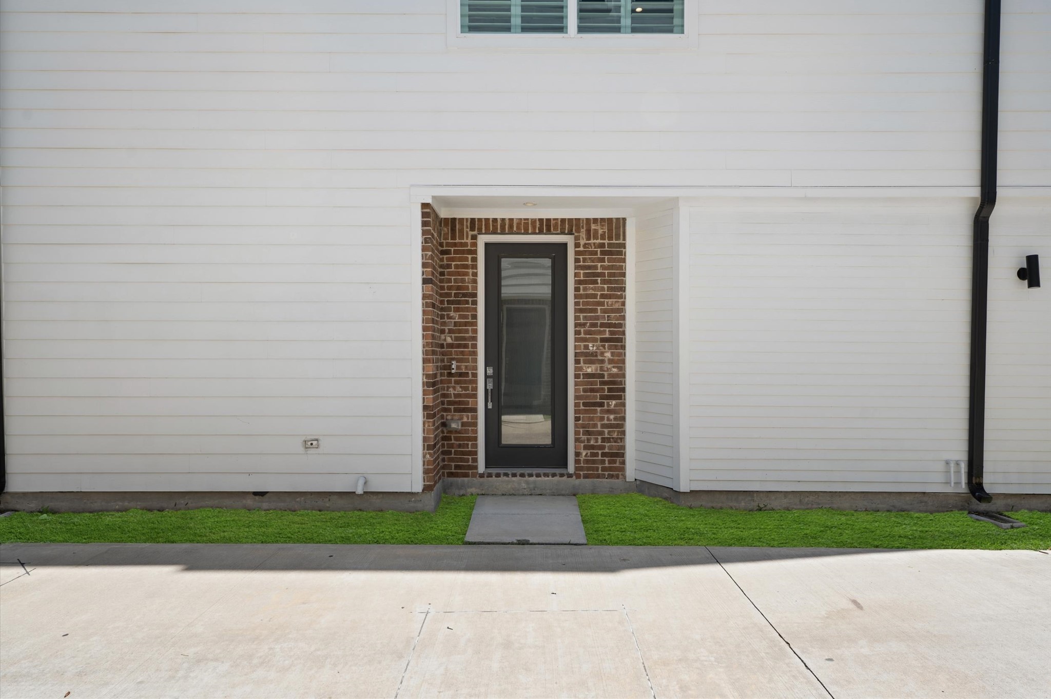 5827 Dolores Street Property Photo 4