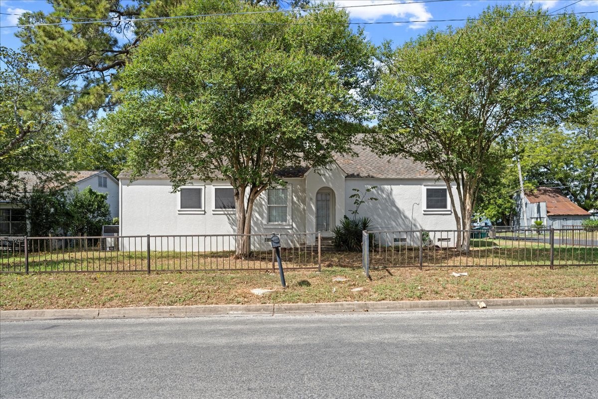 206 S Monroe Street Property Photo 2