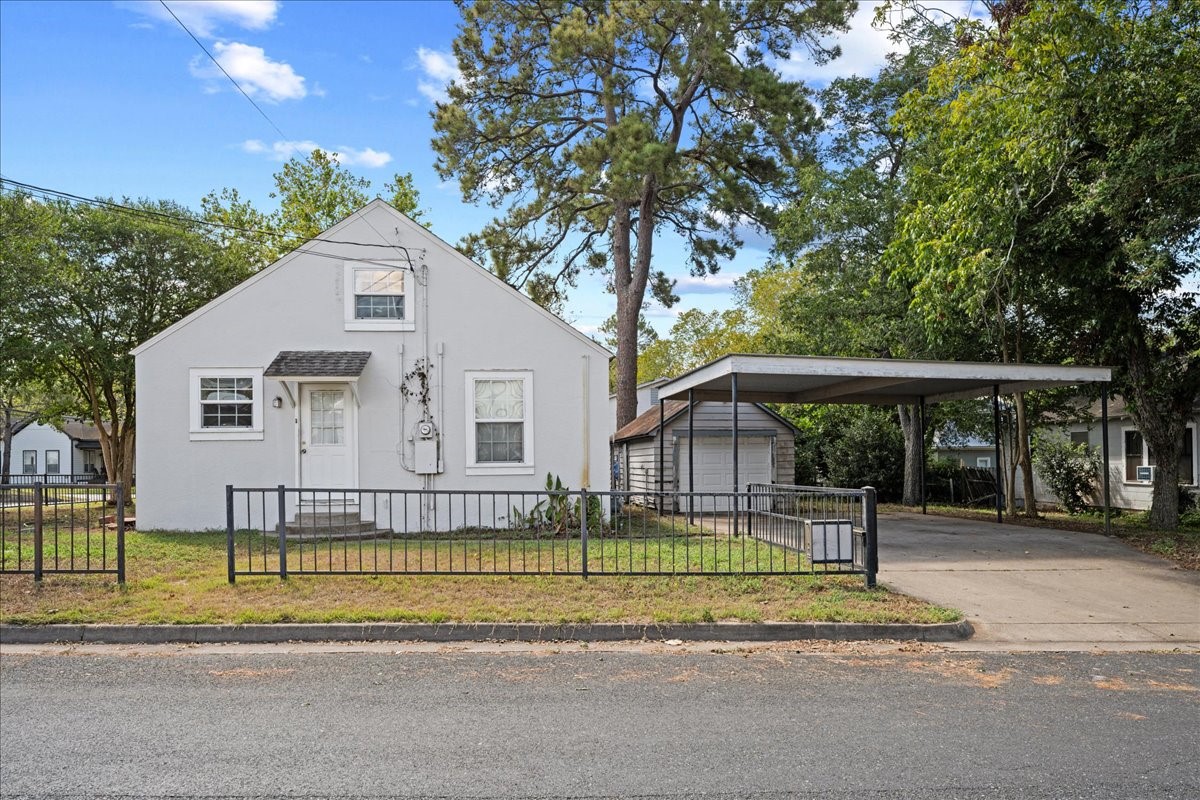 206 S Monroe Street Property Photo 3