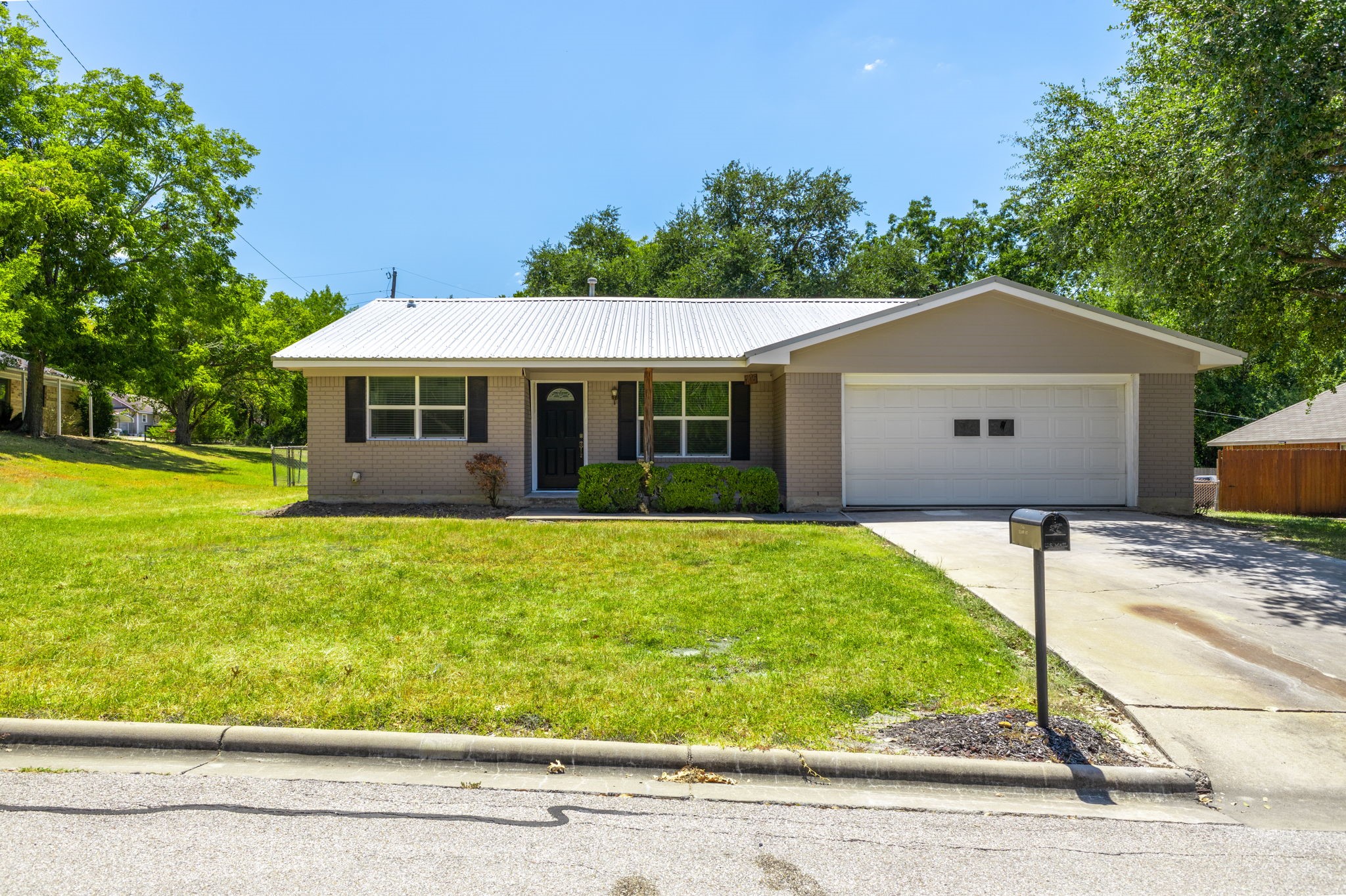 1705 Eldon Street Property Photo 1