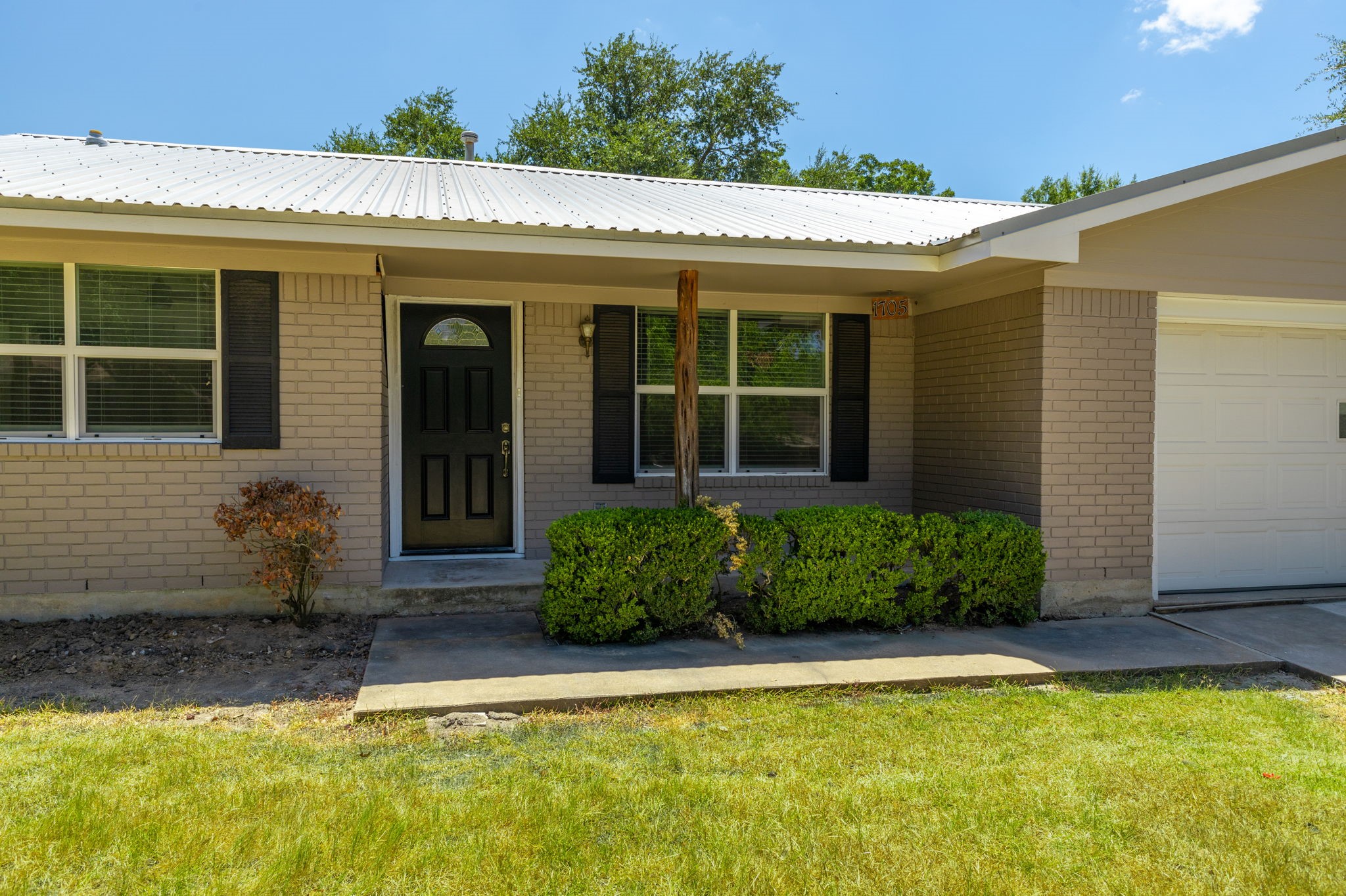 1705 Eldon Street Property Photo 2