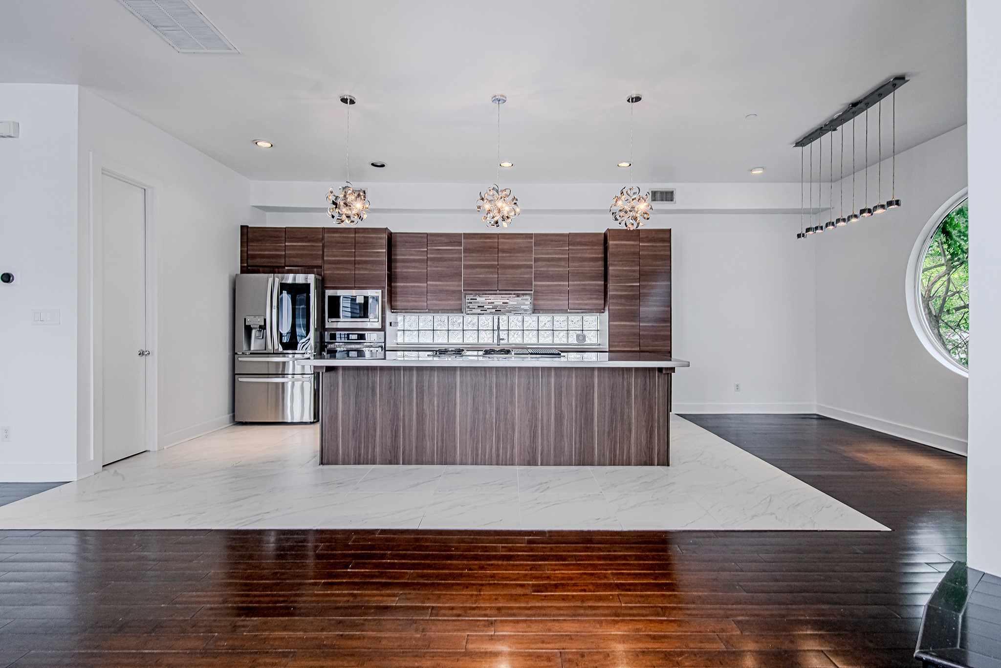 2025 Colquitt Street E Property Photo 9