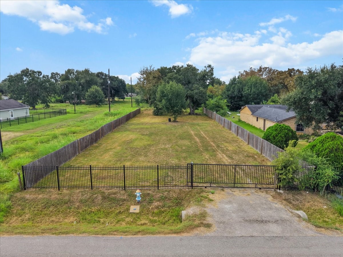 542 N Pine Street Property Photo 3