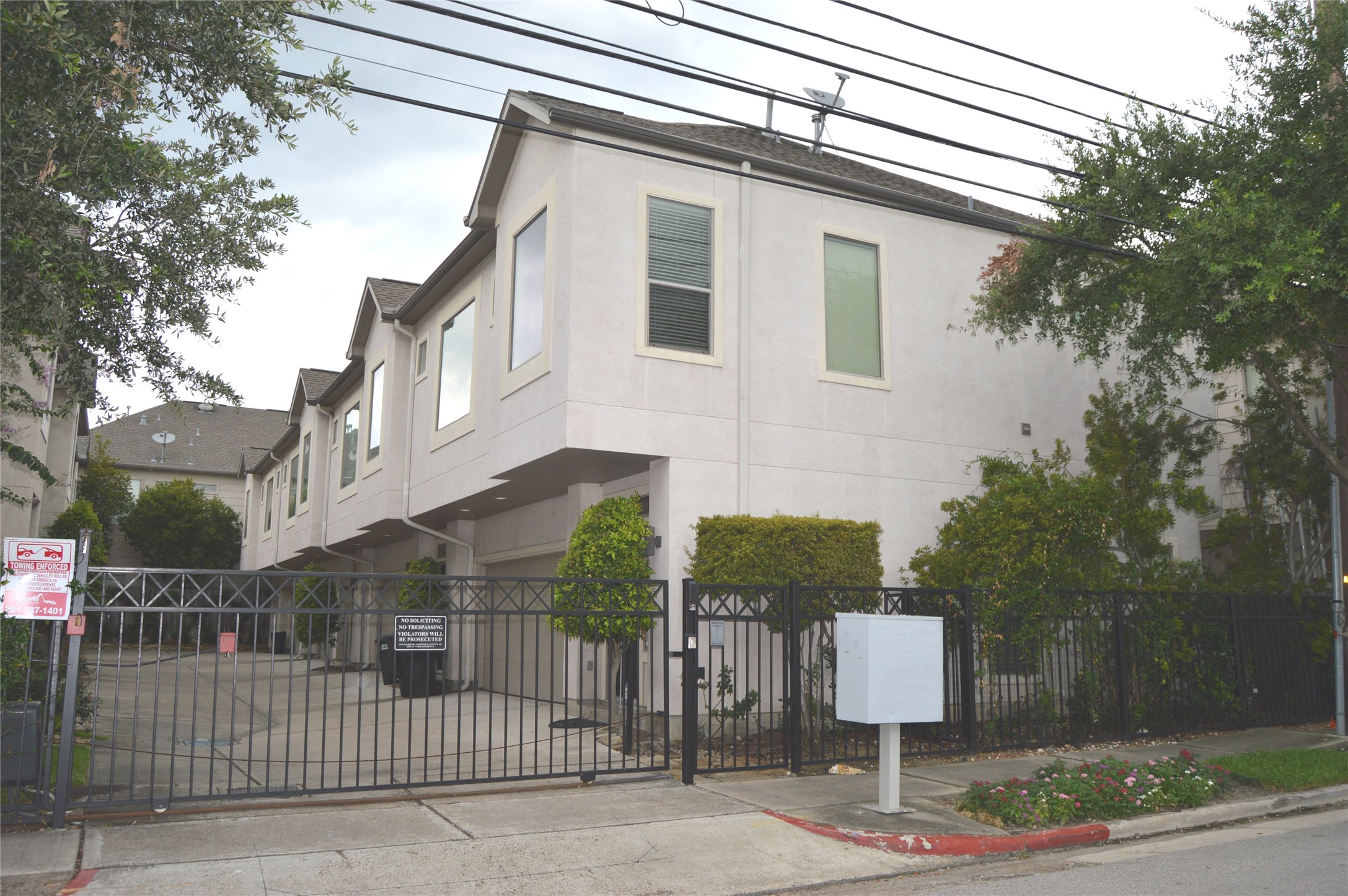 4040 Center Street Property Photo 1