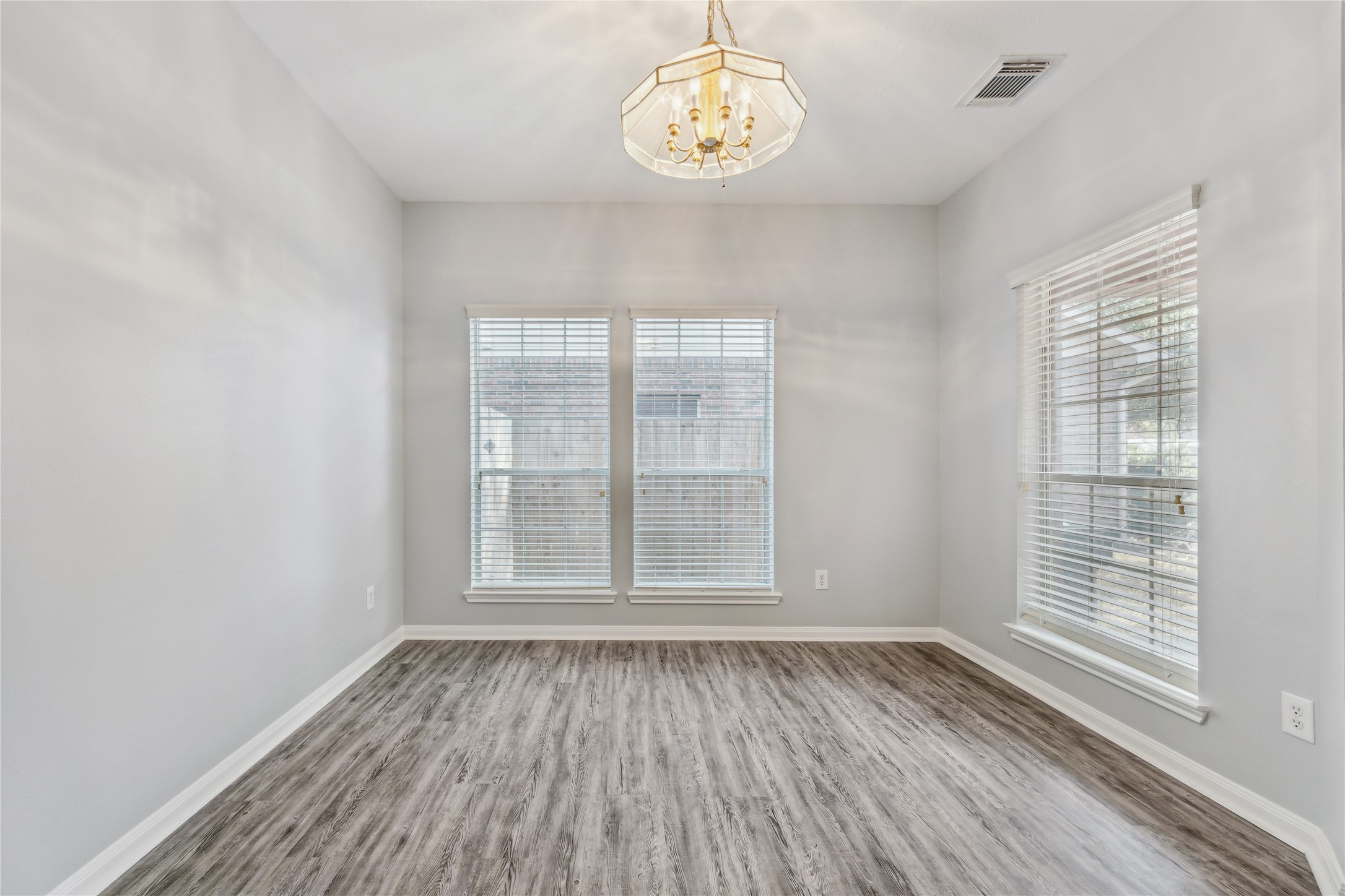 3604 Pine Valley Drive Property Photo 7