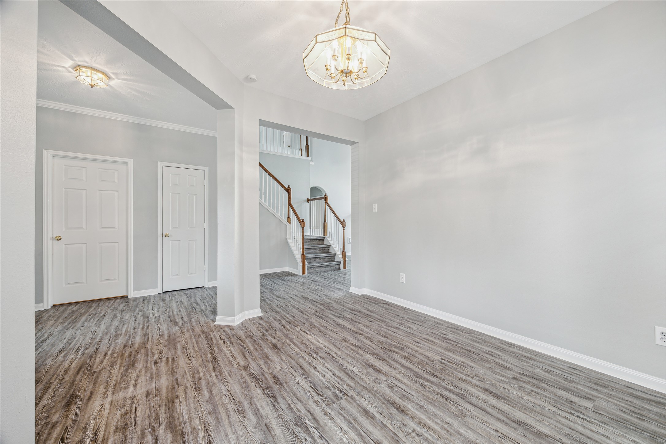 3604 Pine Valley Drive Property Photo 8