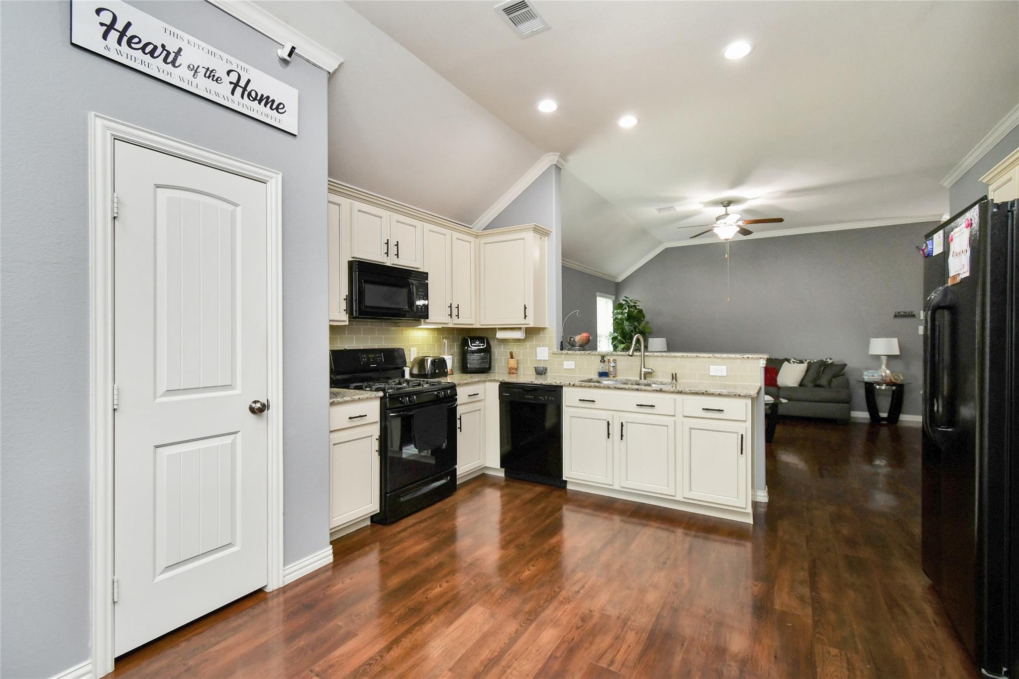 652 Maple Point Drive E, Conroe Tx 77301 Property Photo 15