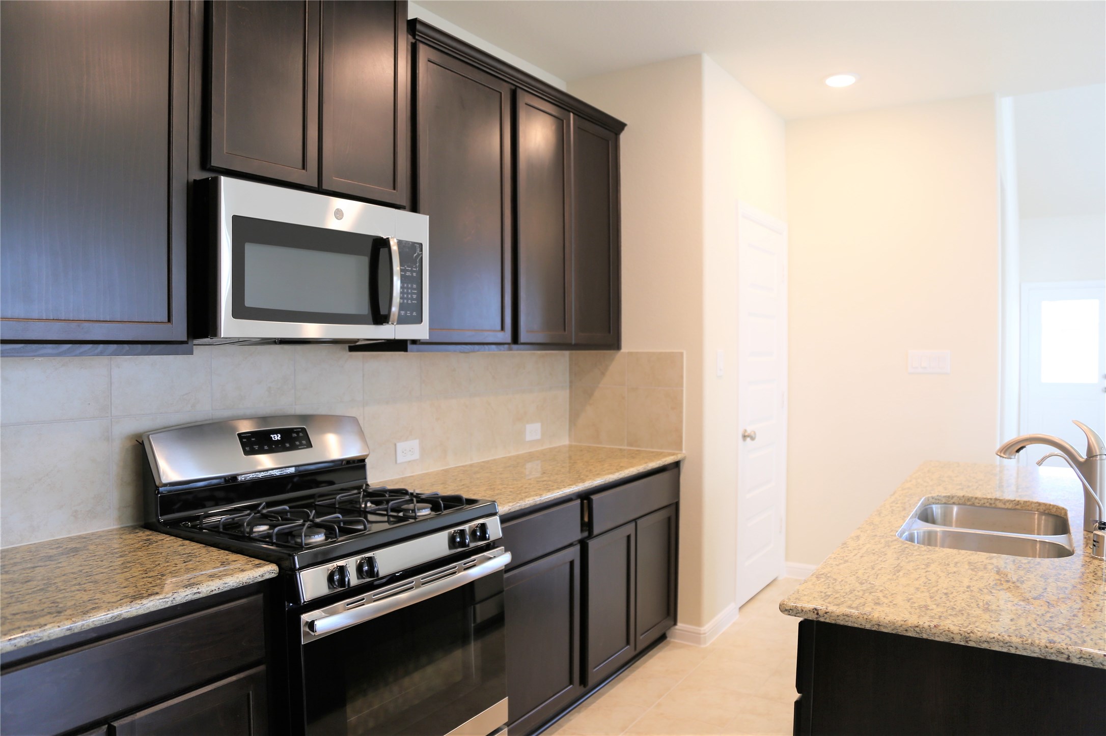 8139 Fairfield Manor Way Property Photo 10