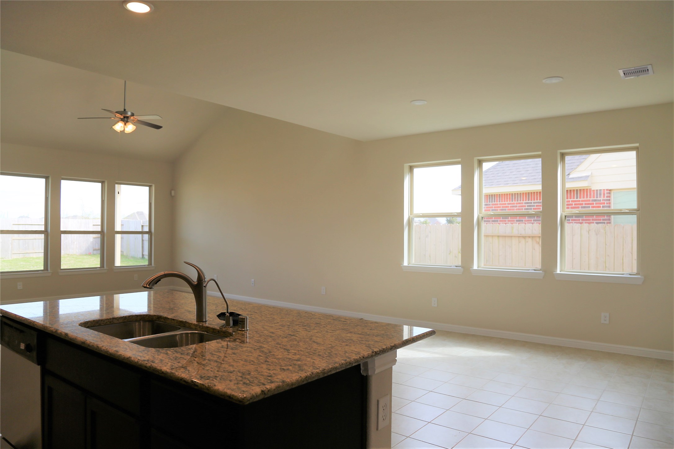 8139 Fairfield Manor Way Property Photo 11