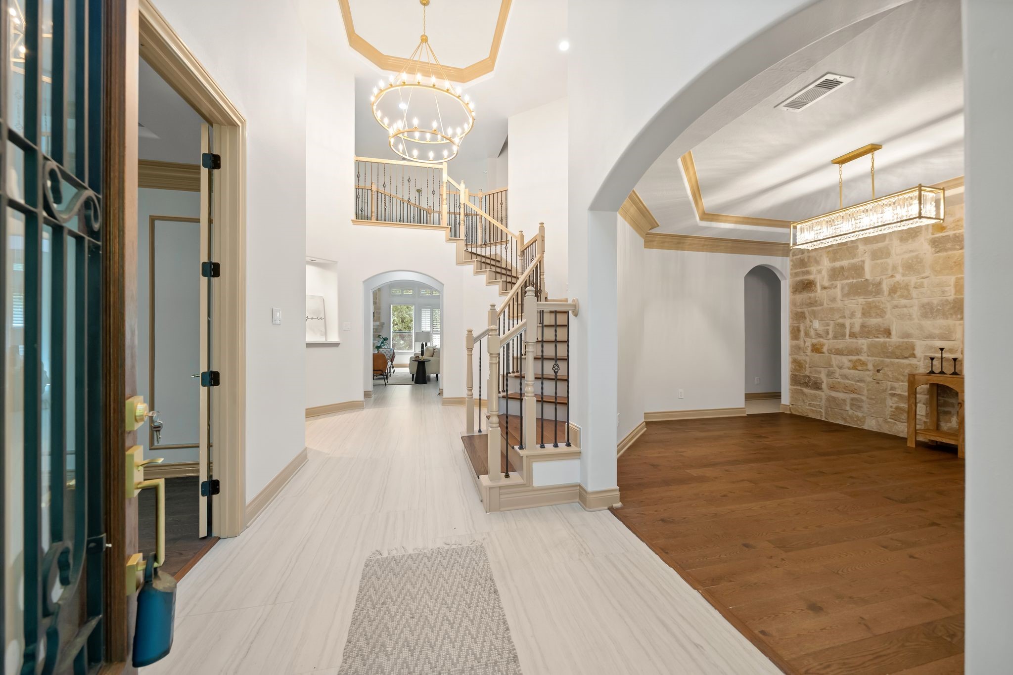 10332 Hunter Creek Lane Property Photo 3