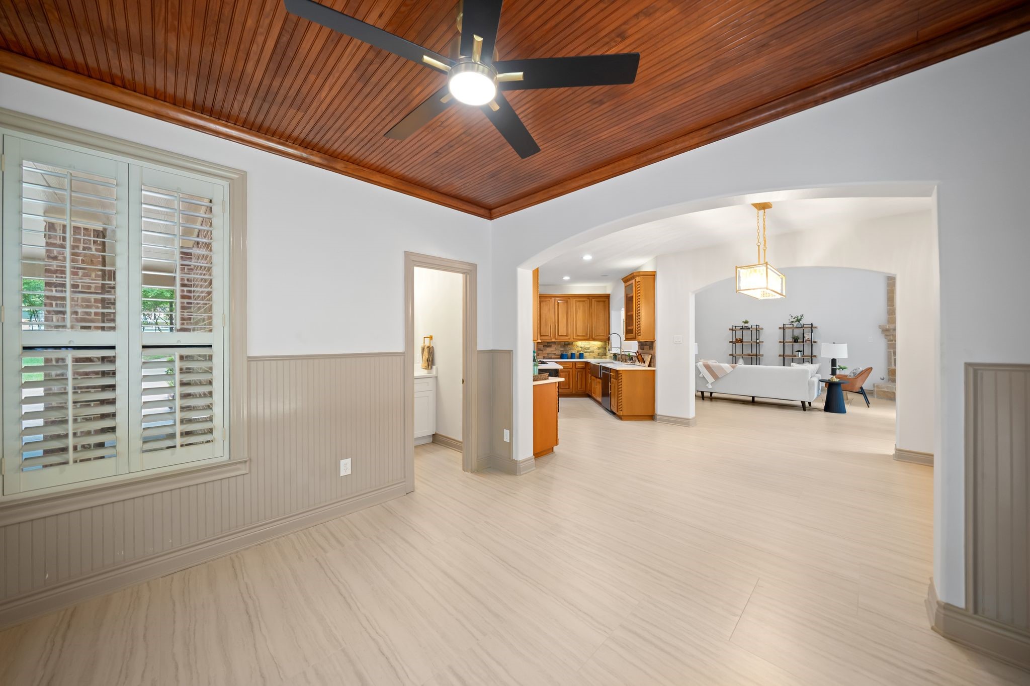 10332 Hunter Creek Lane Property Photo 13