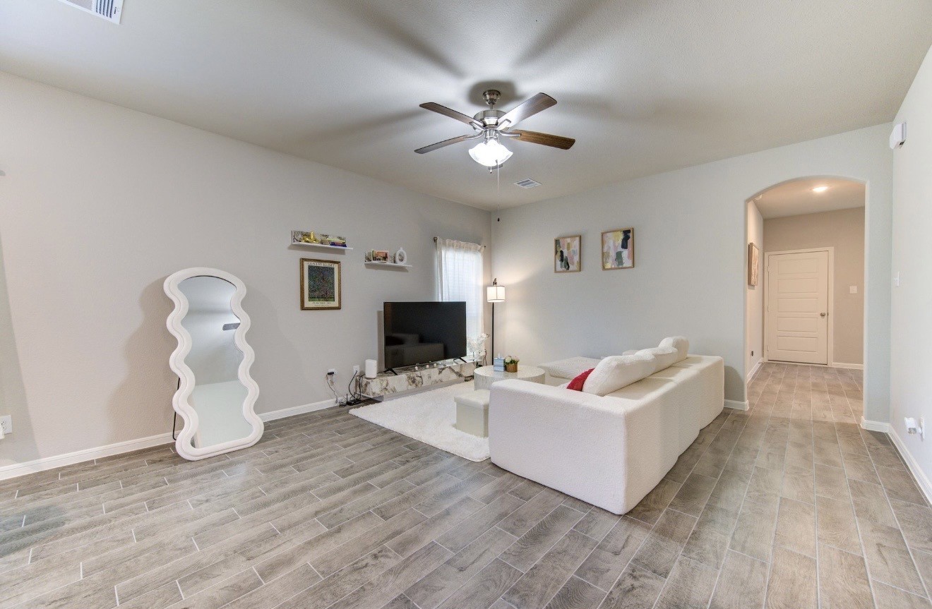 22827 Ephesus Avenue Property Photo 4