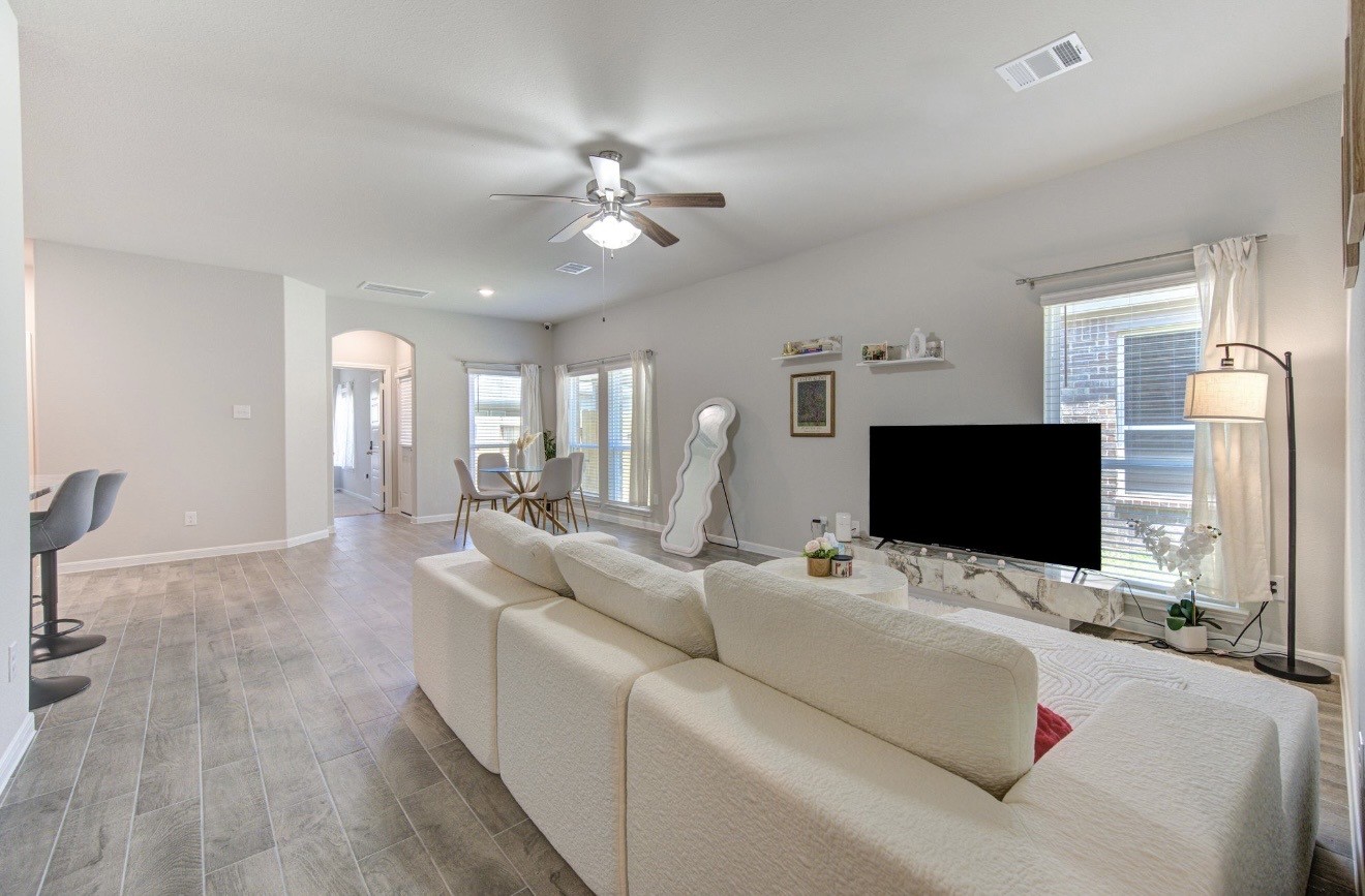 22827 Ephesus Avenue Property Photo 6