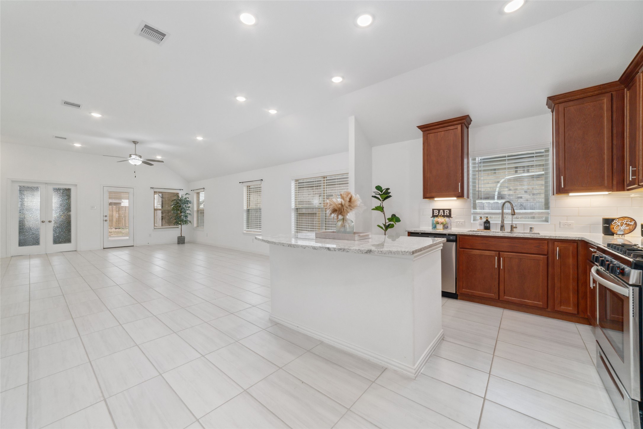 6110 Rice Island Court Property Photo 8