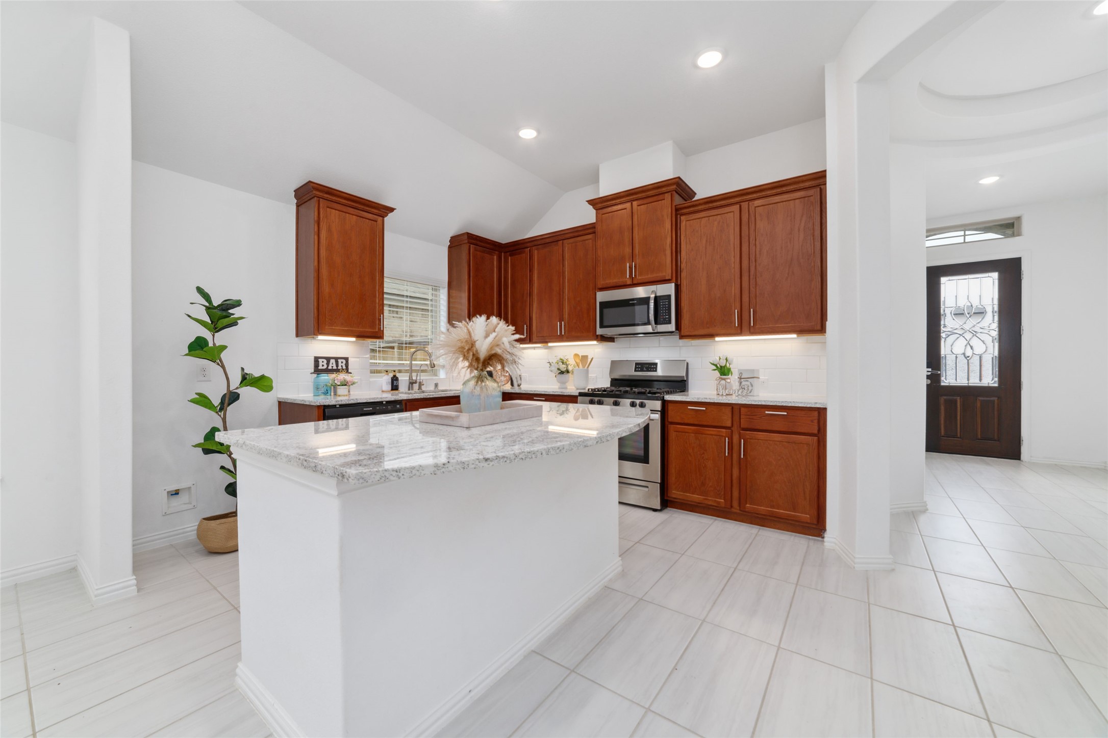6110 Rice Island Court Property Photo 9