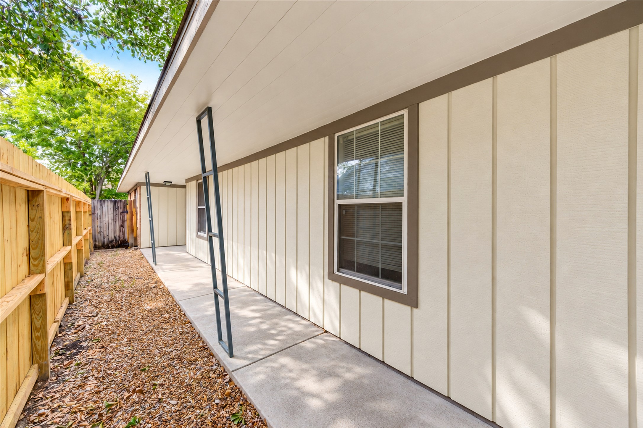 7406 Riptide Drive Property Photo 3