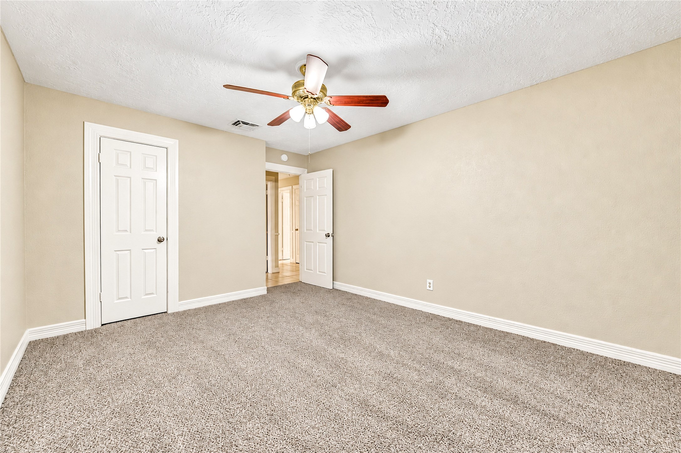 7406 Riptide Drive Property Photo 9