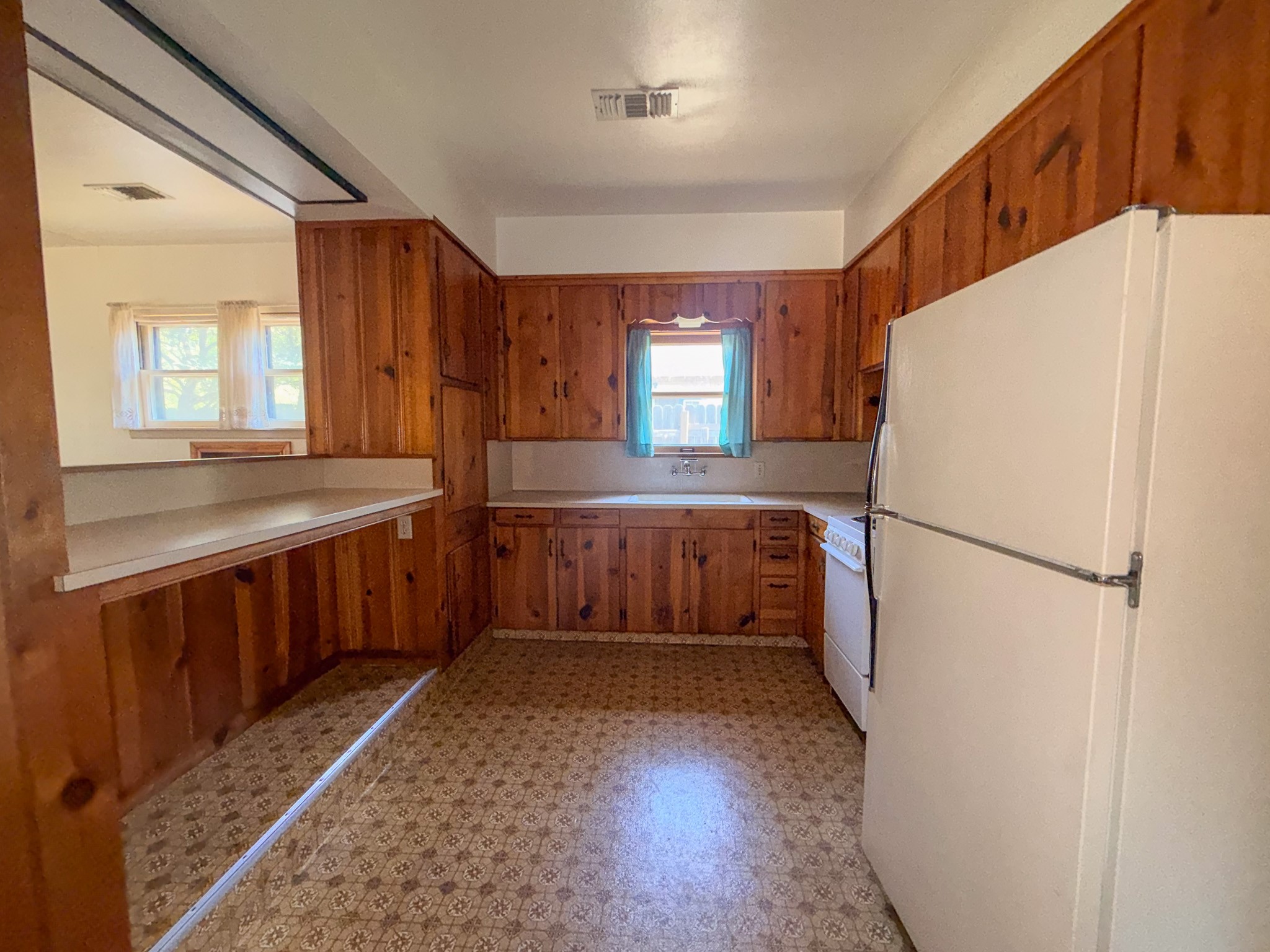 628 Manley Property Photo 5