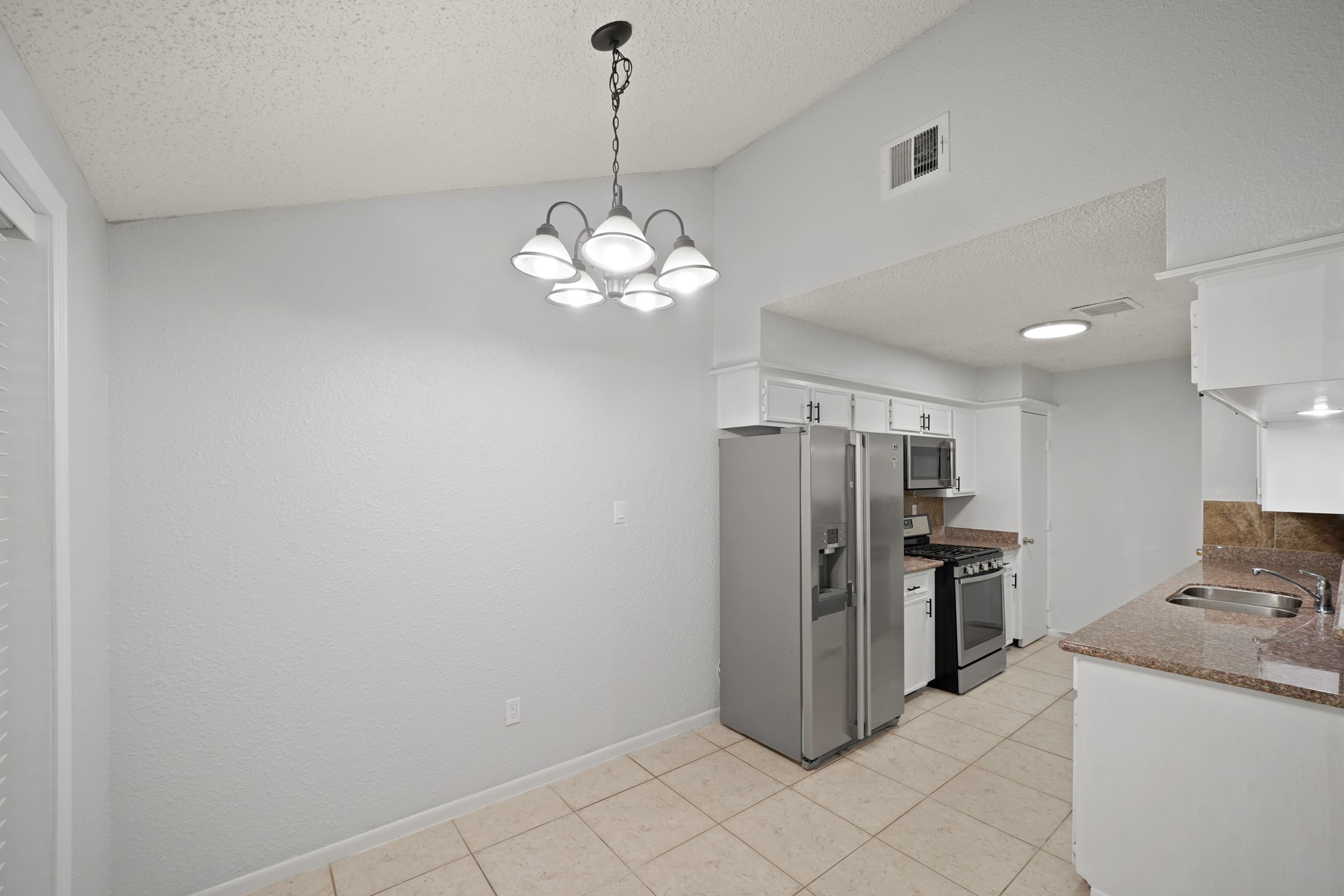 22202 Cimarron Parkway Property Photo 6